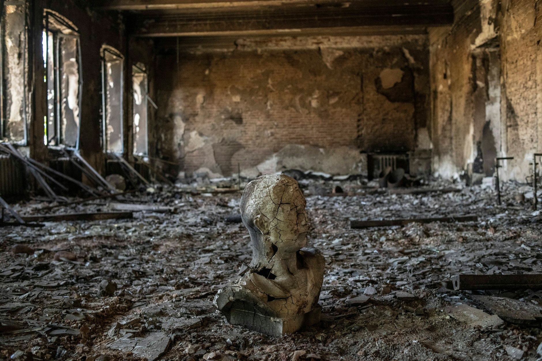 Ein Saal im Museum für Lokalgeschichte im ukrainischen Mariupol. Im Laufen des russischen Angriffskrieges sind viele weitere Museen, Galerien und Kulturorte in der Ukraine zerstört oder geplündert worden.