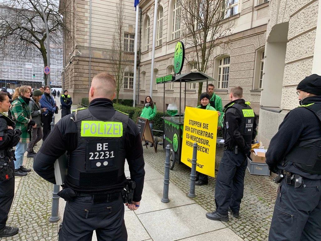 „Heuchelei der Grünen“: Verscherzt es sich Robert Habeck nun auch mit Greenpeace?