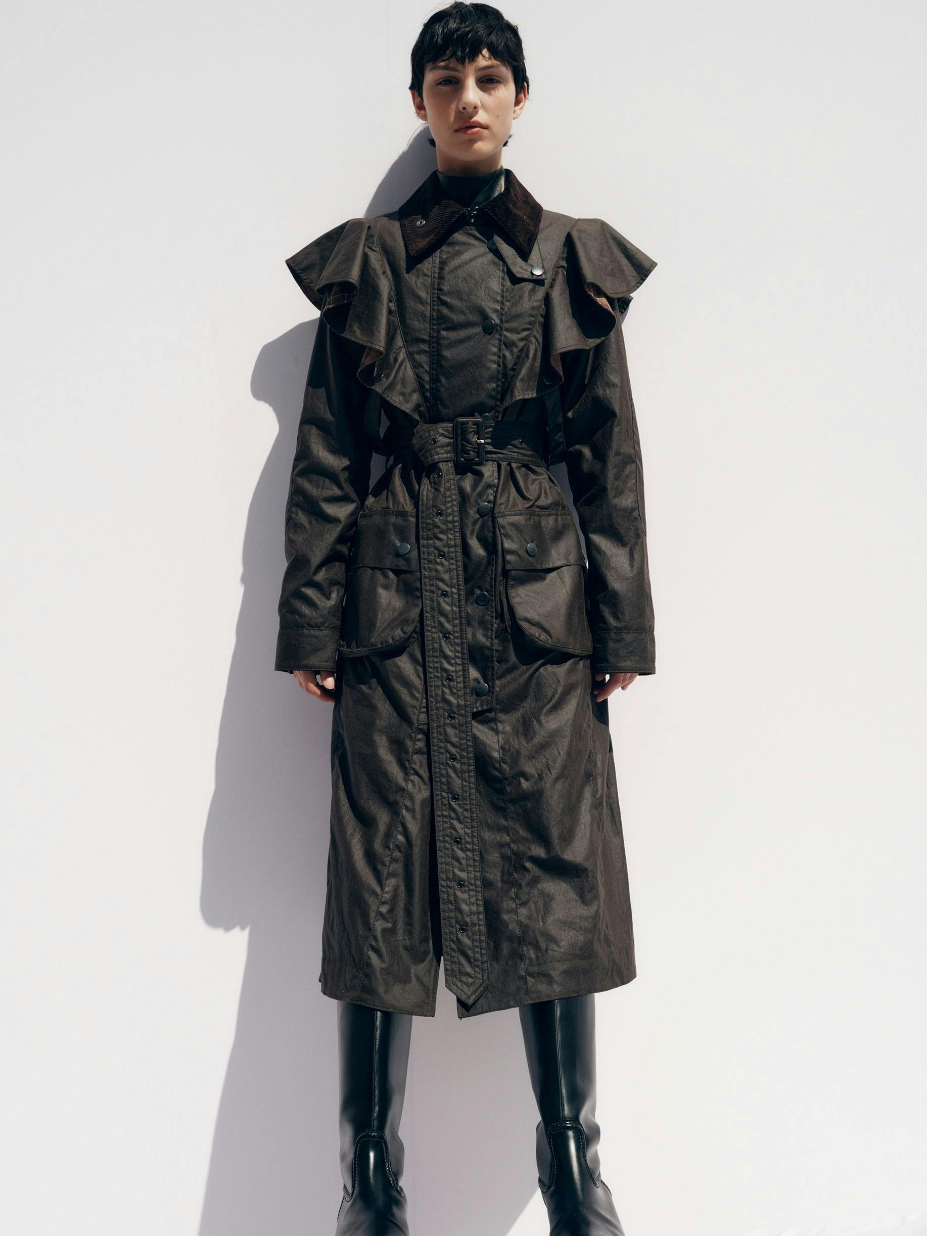 Auch diesen Chloé-Barbour-Mantel will man haben. Das Modell „Dani“ ist tatsächlich noch zu haben, kostet allerdings knappe 2000 Euro.