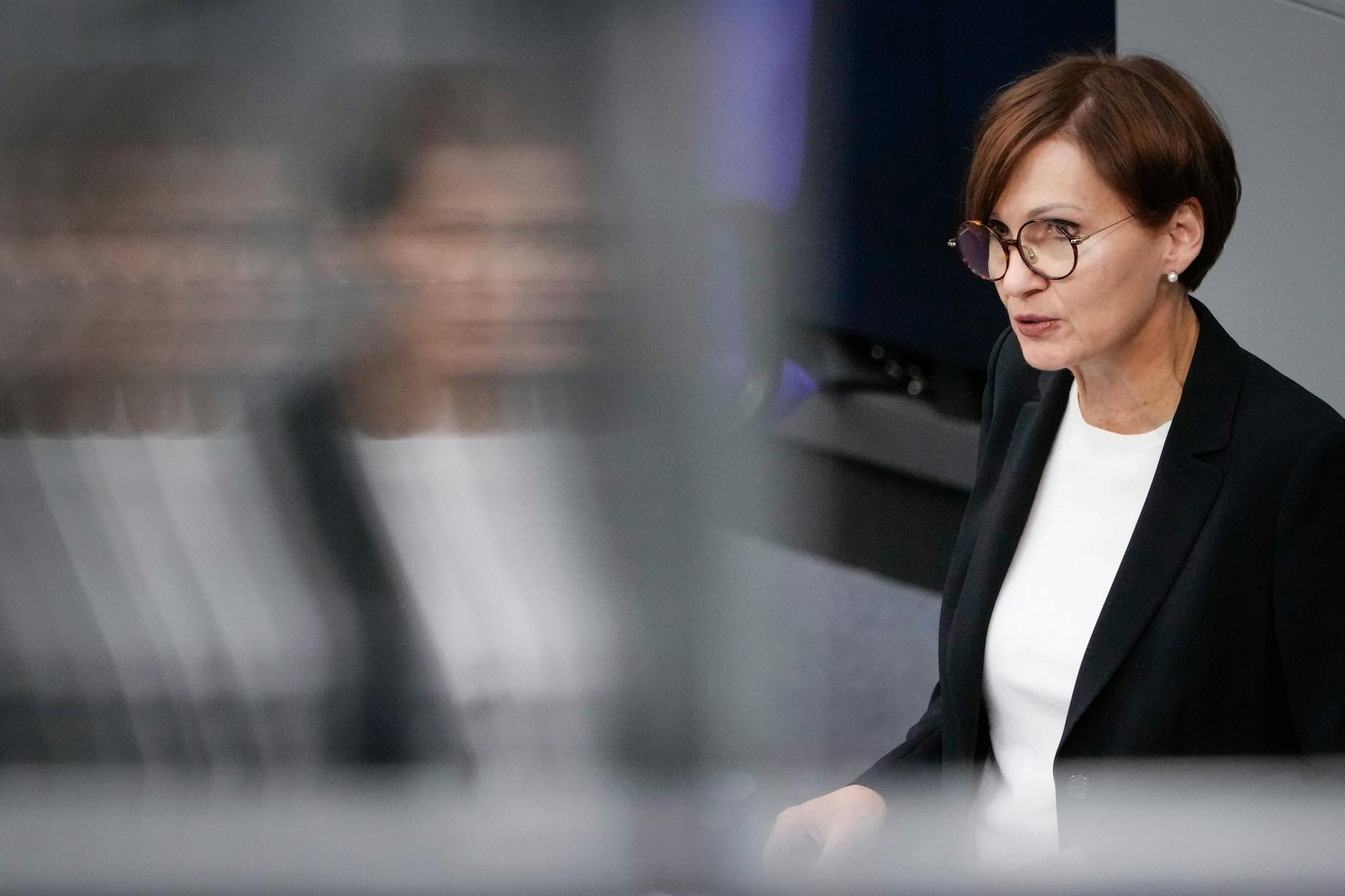 Bildungsministerin Bettina Stark-Watzinger FDP im Portrait bei ihrer Rede bei der Debatte zum Thema Zukunftsstrategie Forschung und Innovation im Bundestag am 1. März 2023