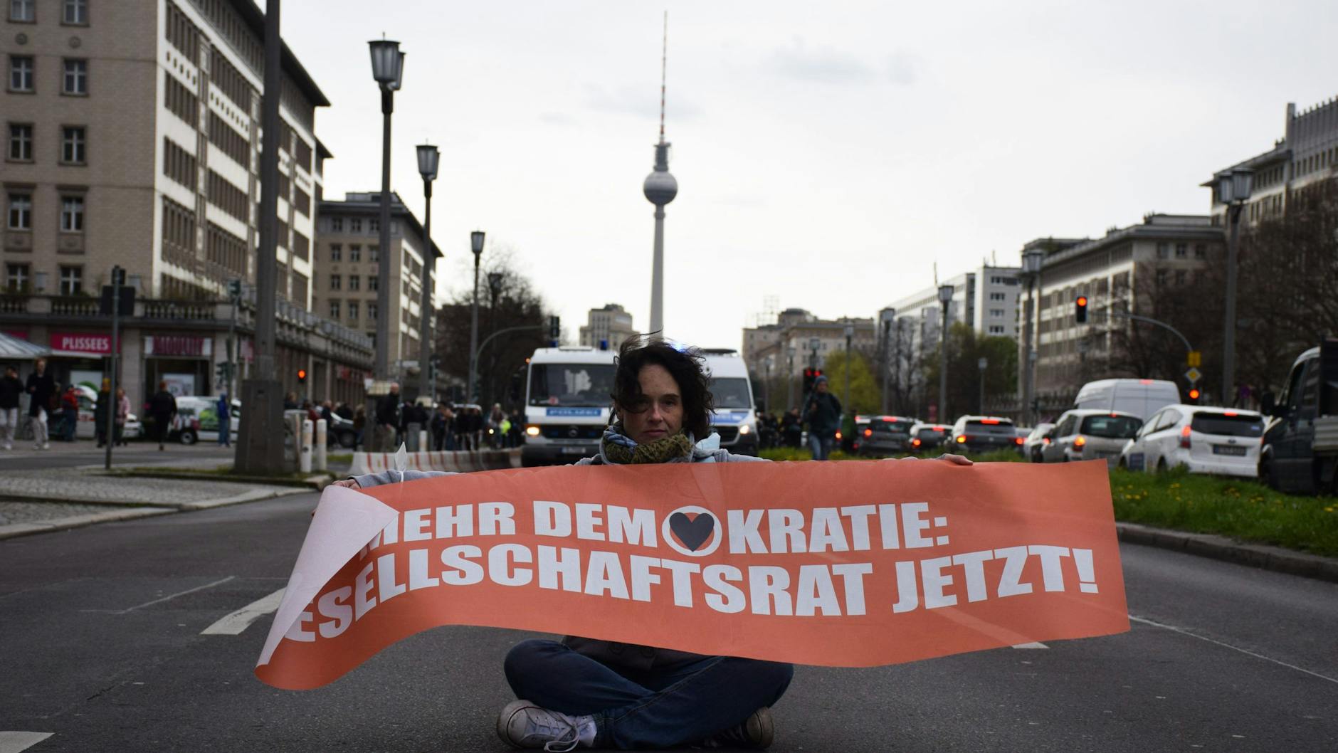 Auch die Karl-Marx-Allee in Friedrichshain wurde zeitweise blockiert.