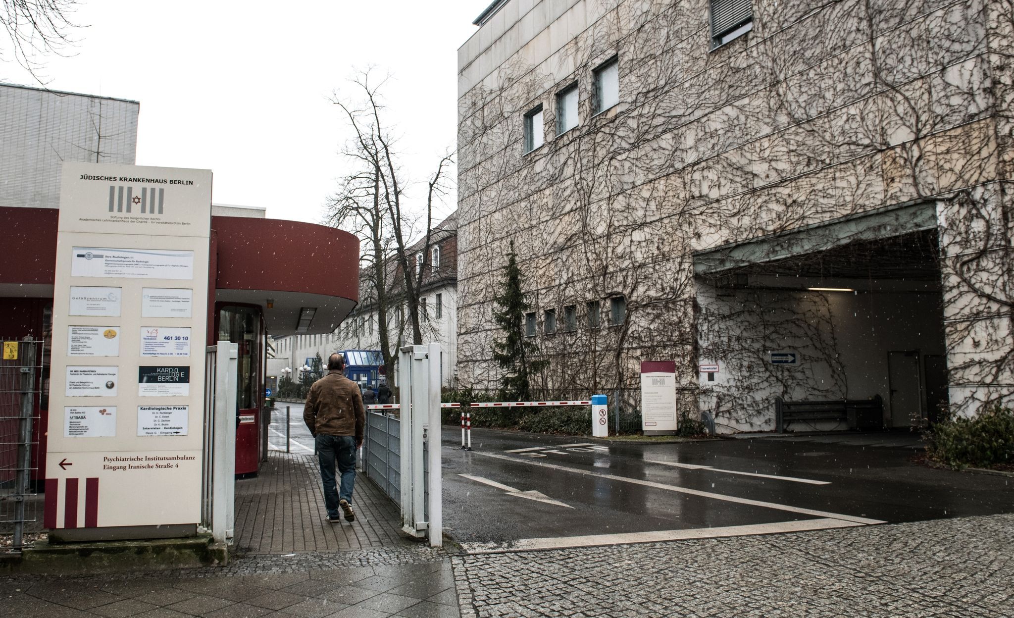Wedding: Polizei schießt in Jüdischem Krankenhaus auf Messer-Mann