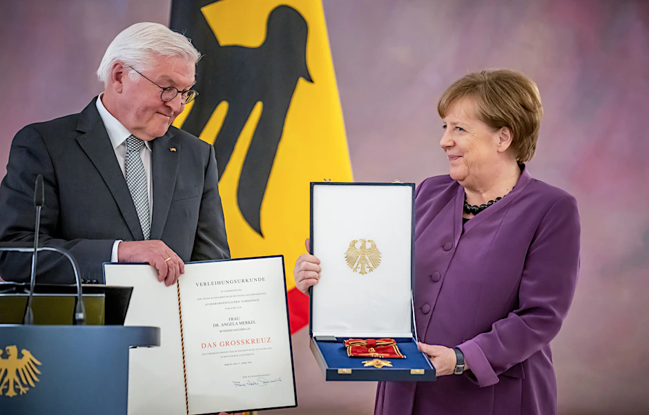 Der Ex-Außenminister würdigt die Ex-Kanzlerin.