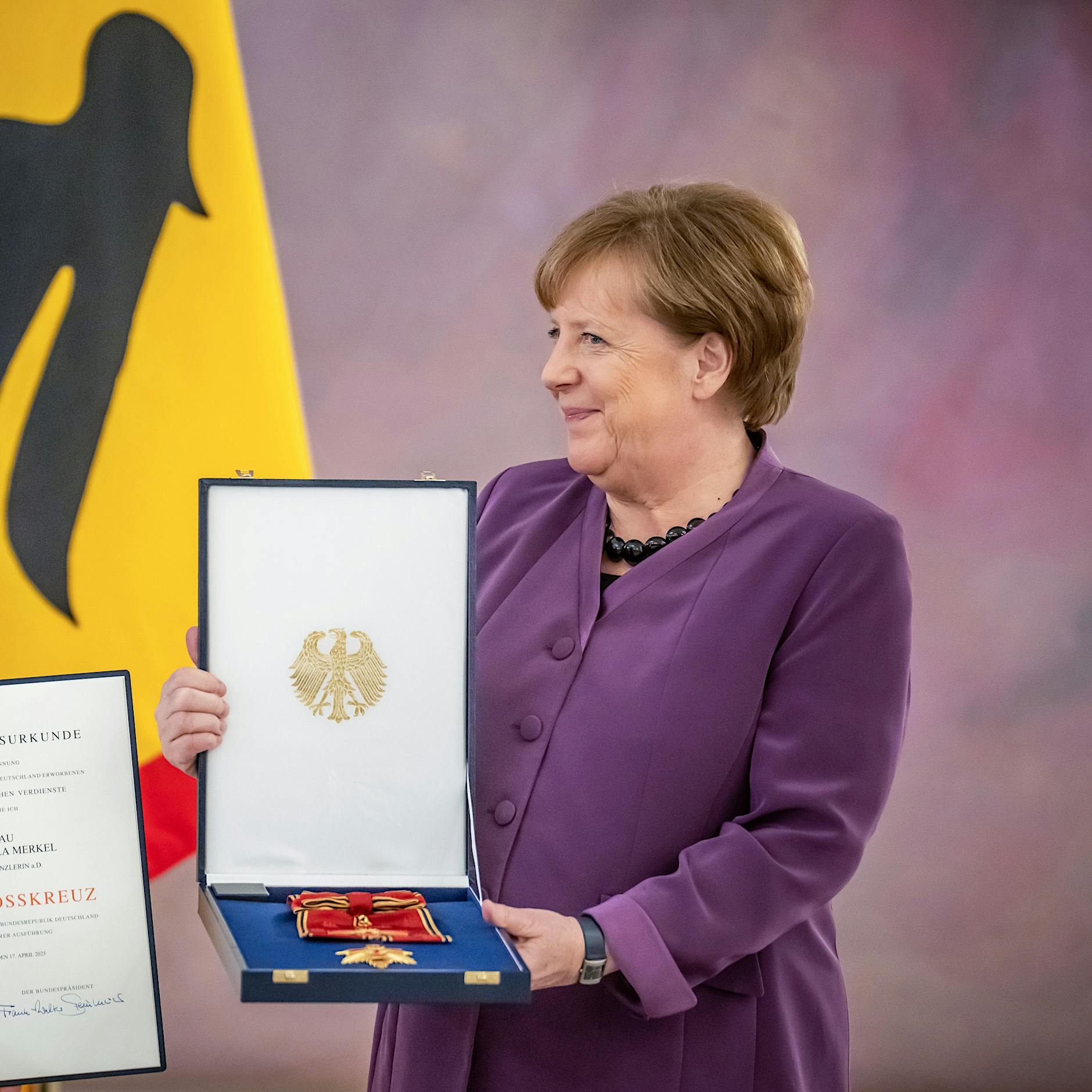 Höchste Ehrung für Merkel: Ein Orden, um die CDU zu spalten