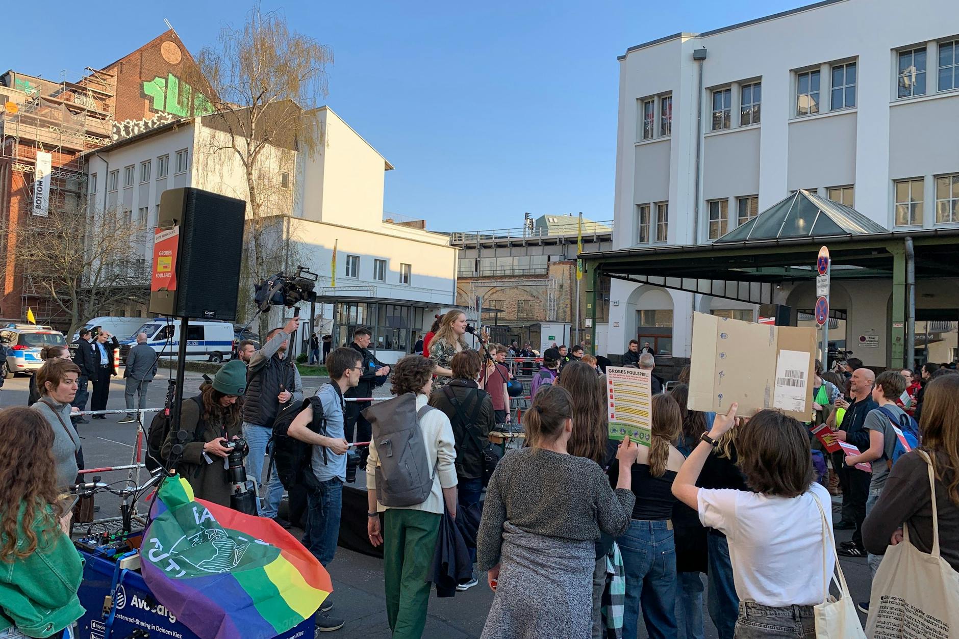 Protest von Fridays for Future vor der „STATION Berlin“