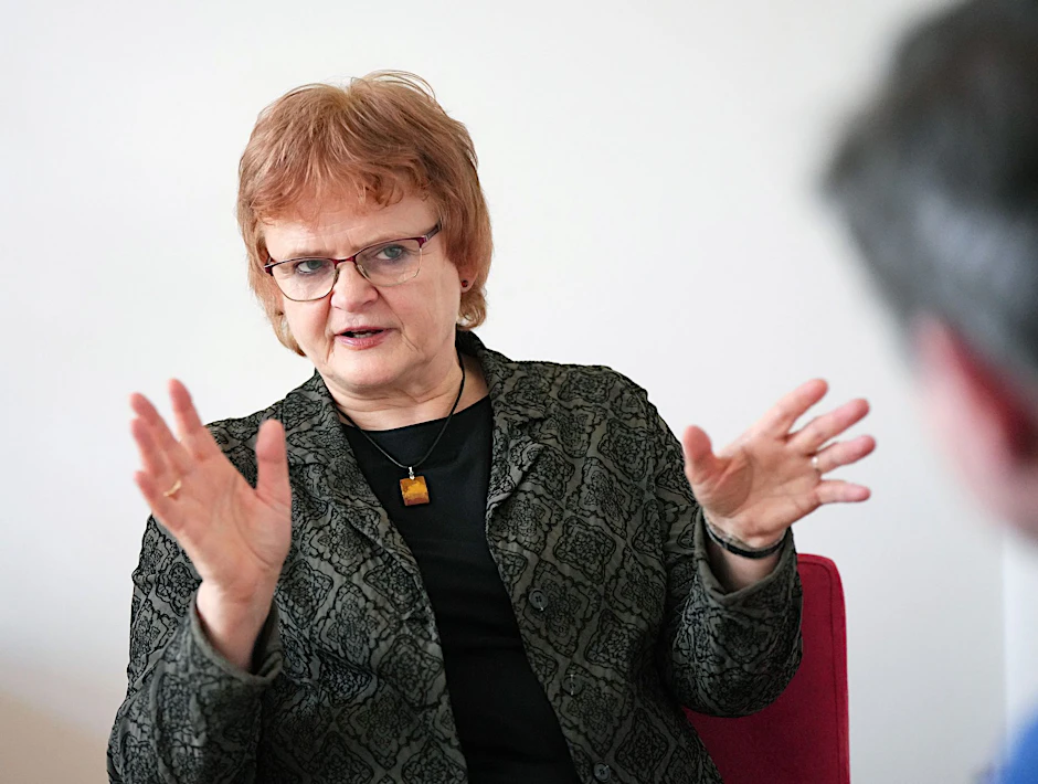 ARCHIV - Brandenburgs Aufarbeitungsbeauftragte Maria Nooke aufgenommen während eines Interviews.  