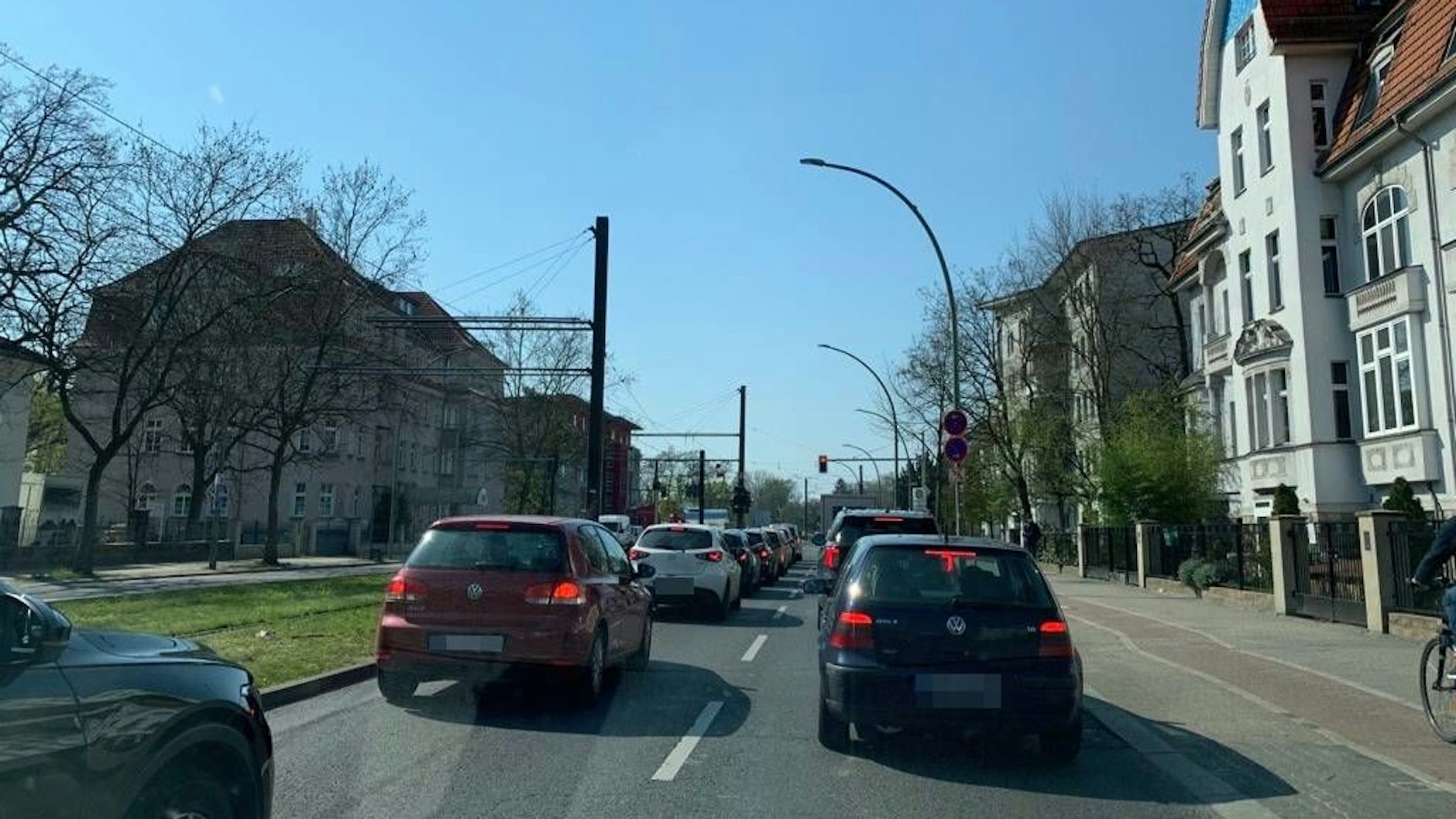 Autofahrers Aussichten auf der Treskowallee ... Die TVO könnte ihr viel Verkehr abnehmen.