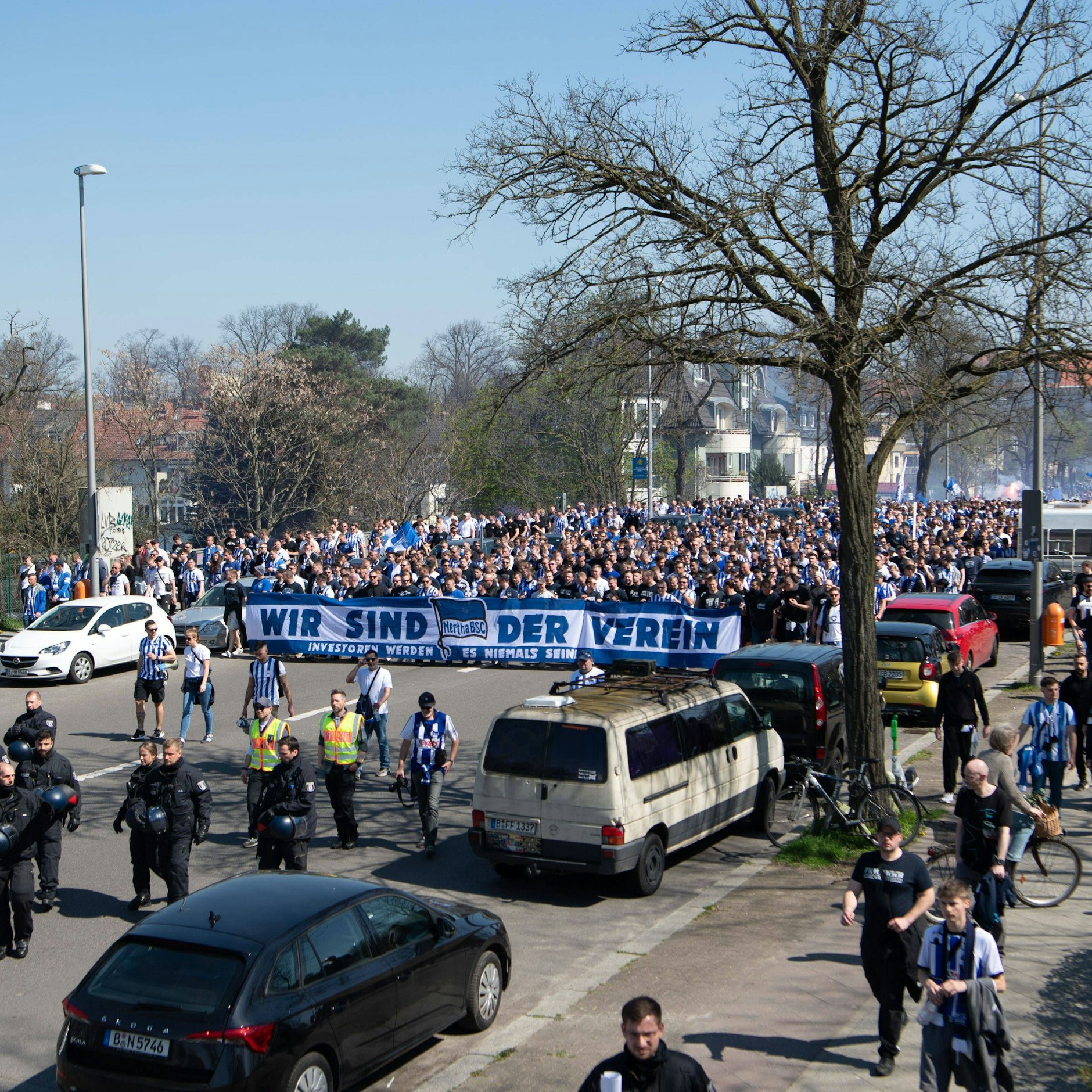 Auch die Herthaner hatten an diesem Sonnabend einen Fanmarsch zum Olympiastadion organisiert.