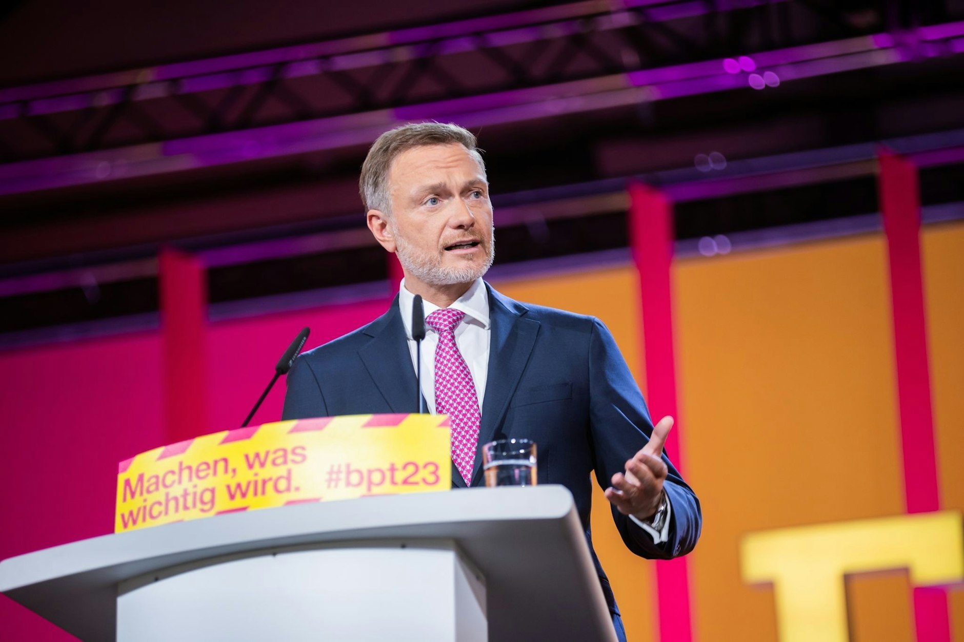 Christian Lindner, FDP-Bundesvorsitzender und Bundesfinanzminister, hält auf dem Parteitag eine Rede.