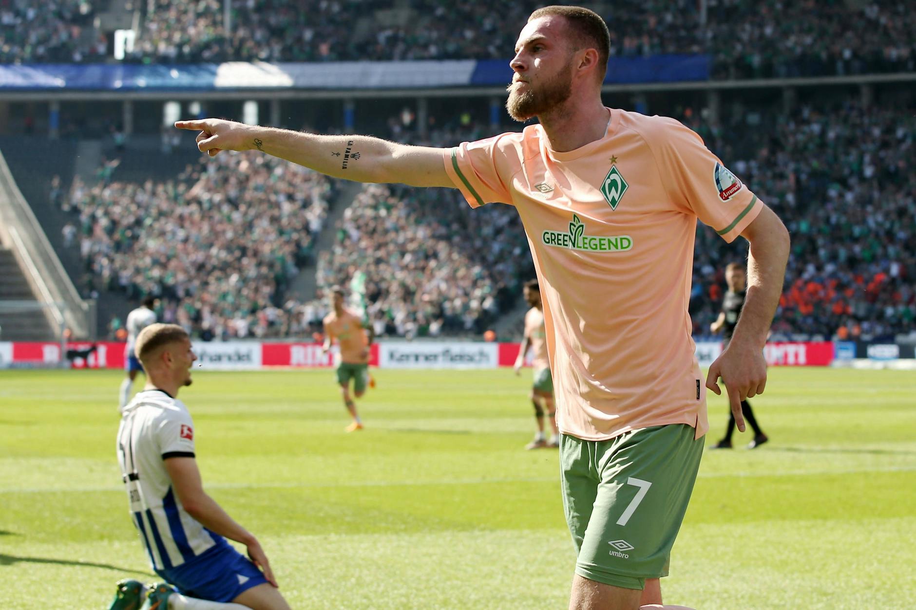 Bremens Marvin Ducksch bejubelt einen seiner drei Treffer gegen Hertha BSC.