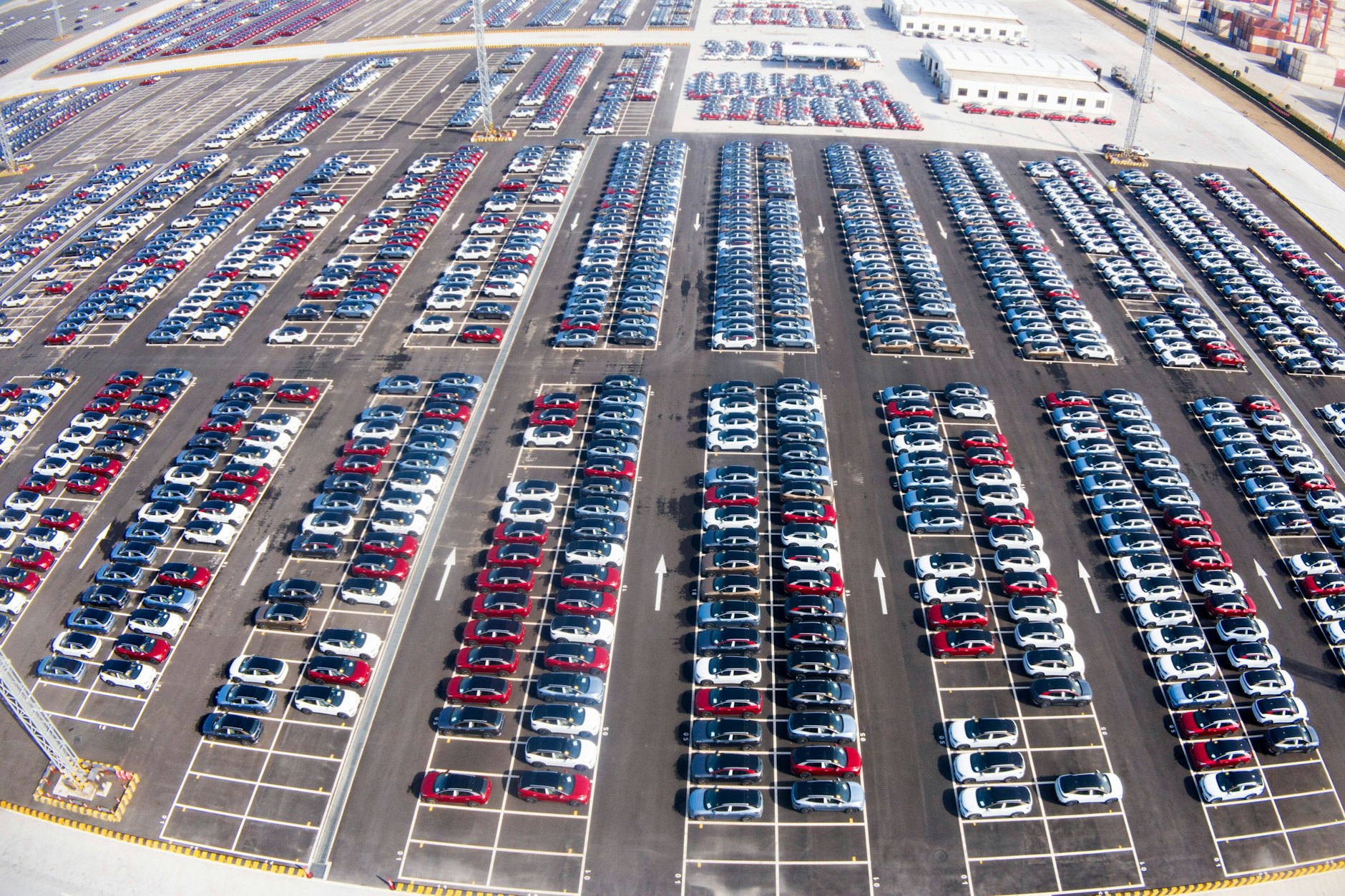 Elektrische Sportwagen der Marke Volkswagen auf einem Parkplatz in Suzhou in der Jiangsu Provinz in China