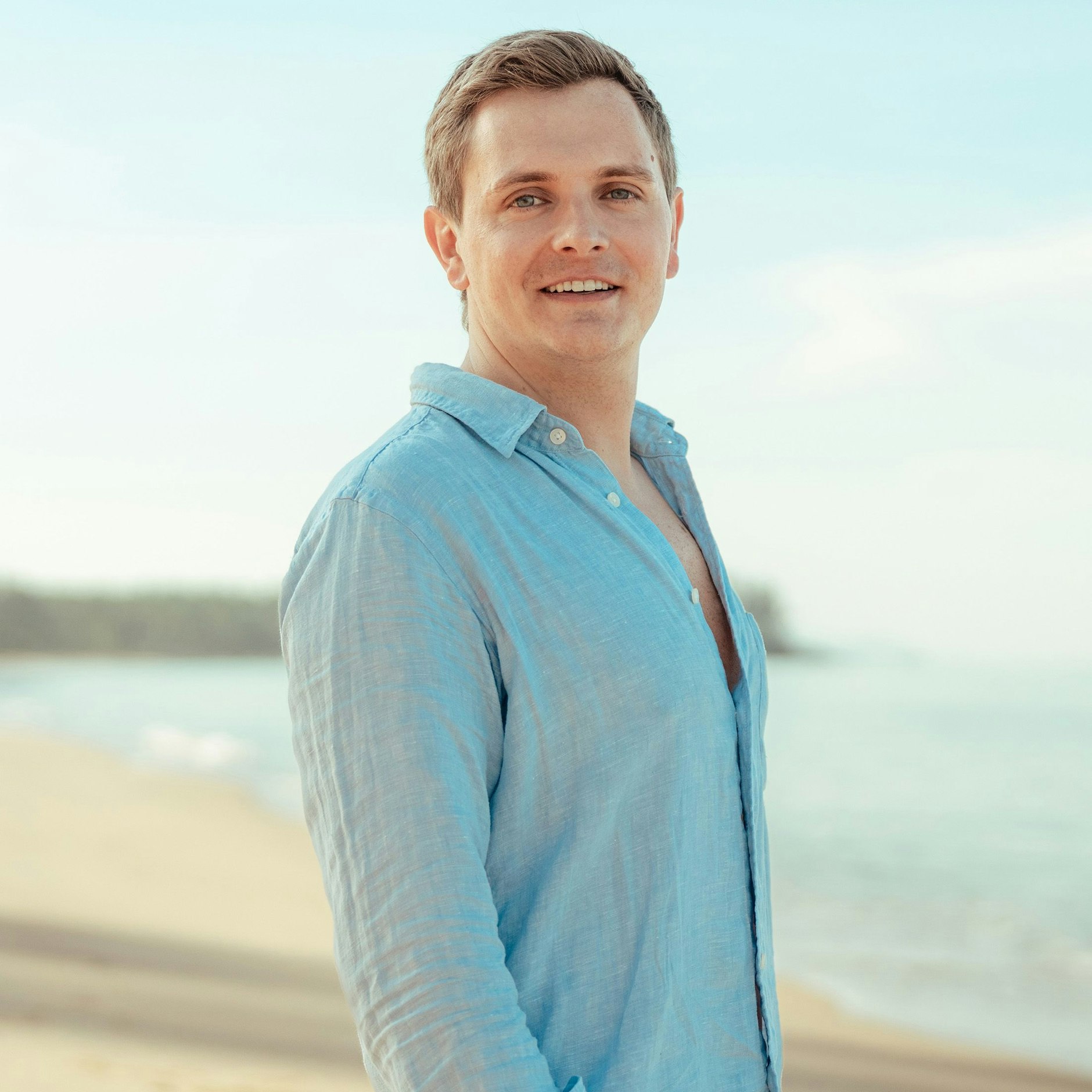 Tim Sandt wird von Eva Benetatou bei „Kampf der Realitystars“ ordentlich in die Mangel genommen.