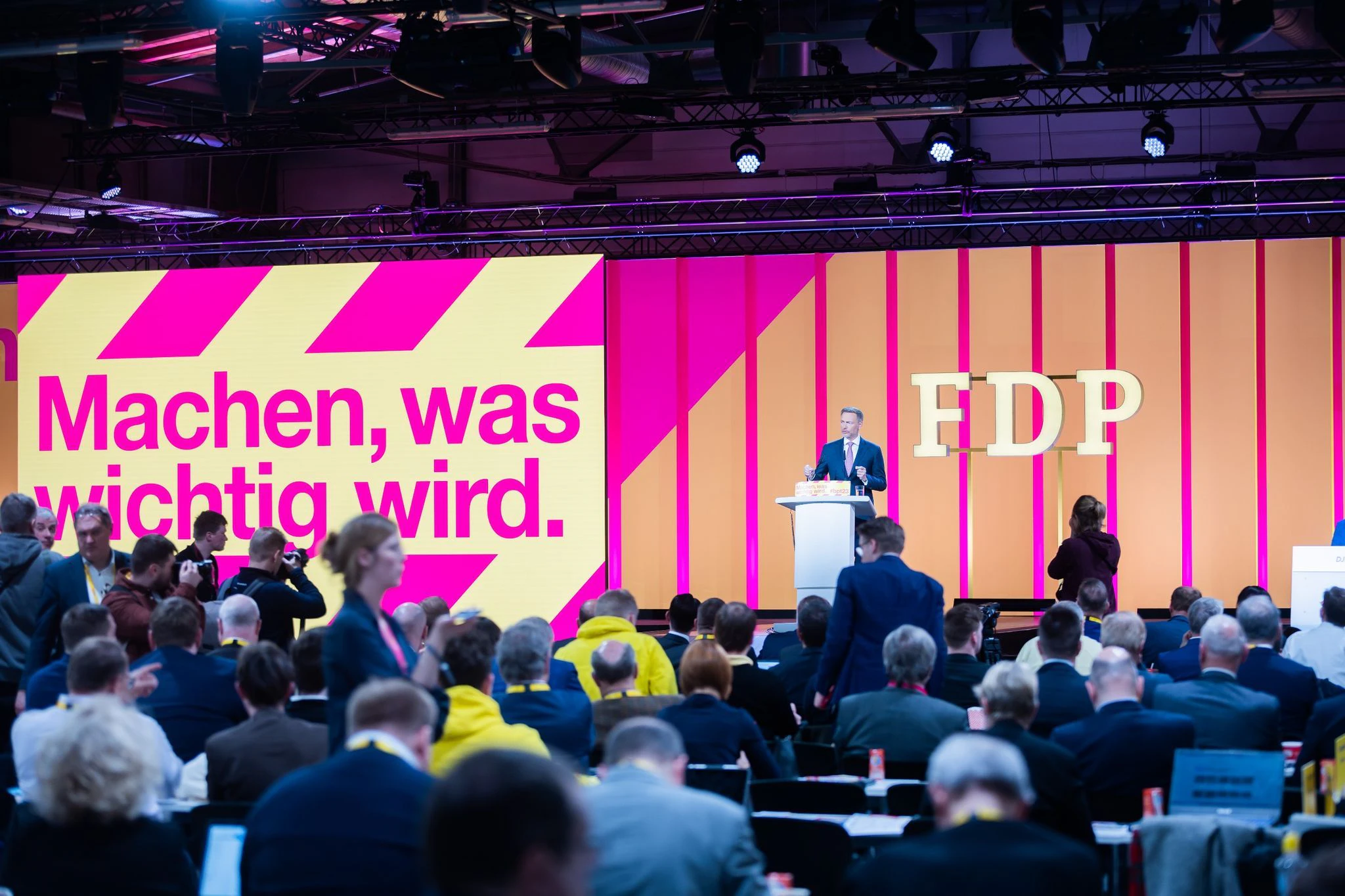 Der FDP-Bundesvorsitzende Christian Lindner spricht beim Bundesparteitag.  