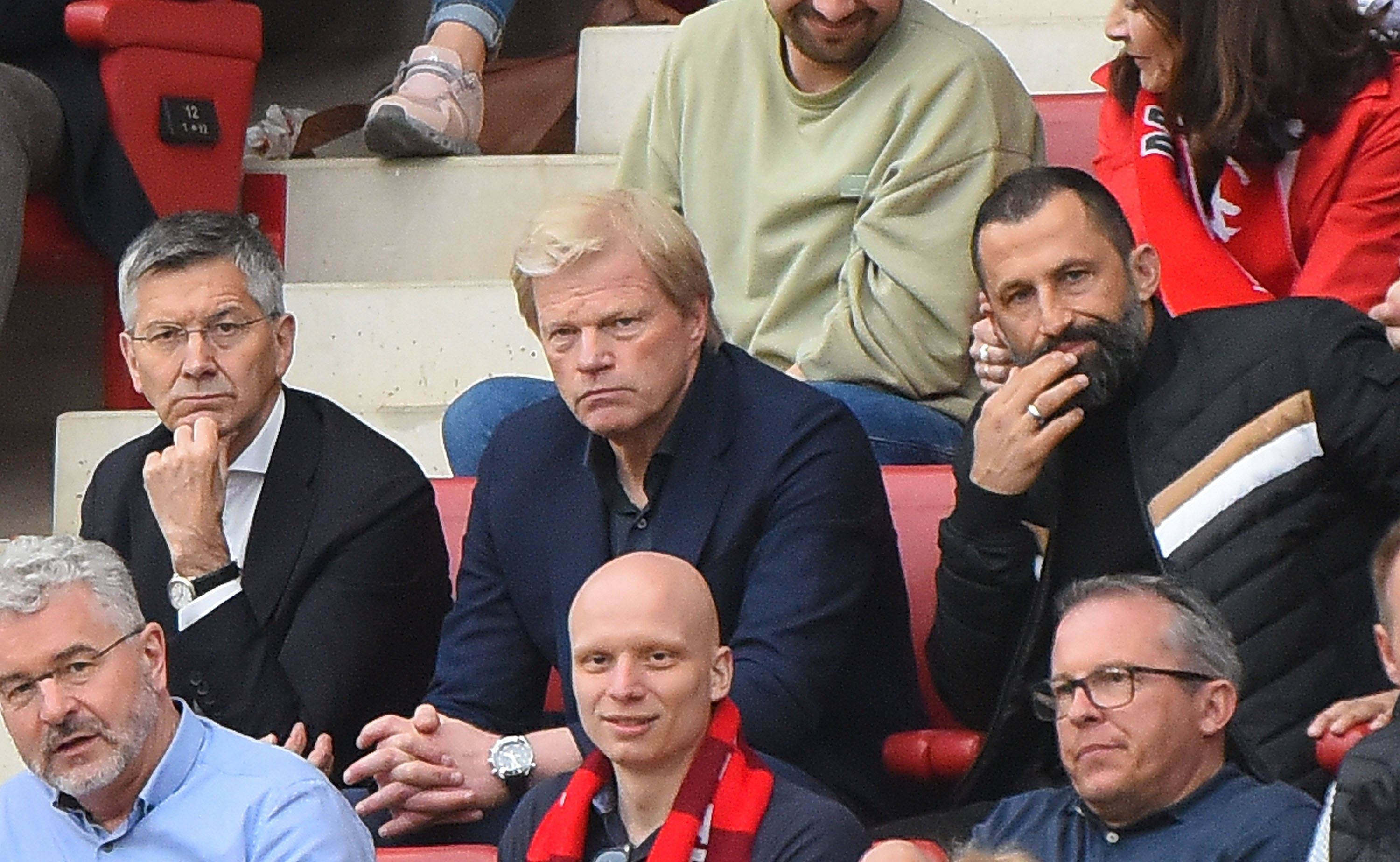 Image - Katastrophe bahnt sich an: Oliver Kahn drischt auf seinen FC  Bayern ein