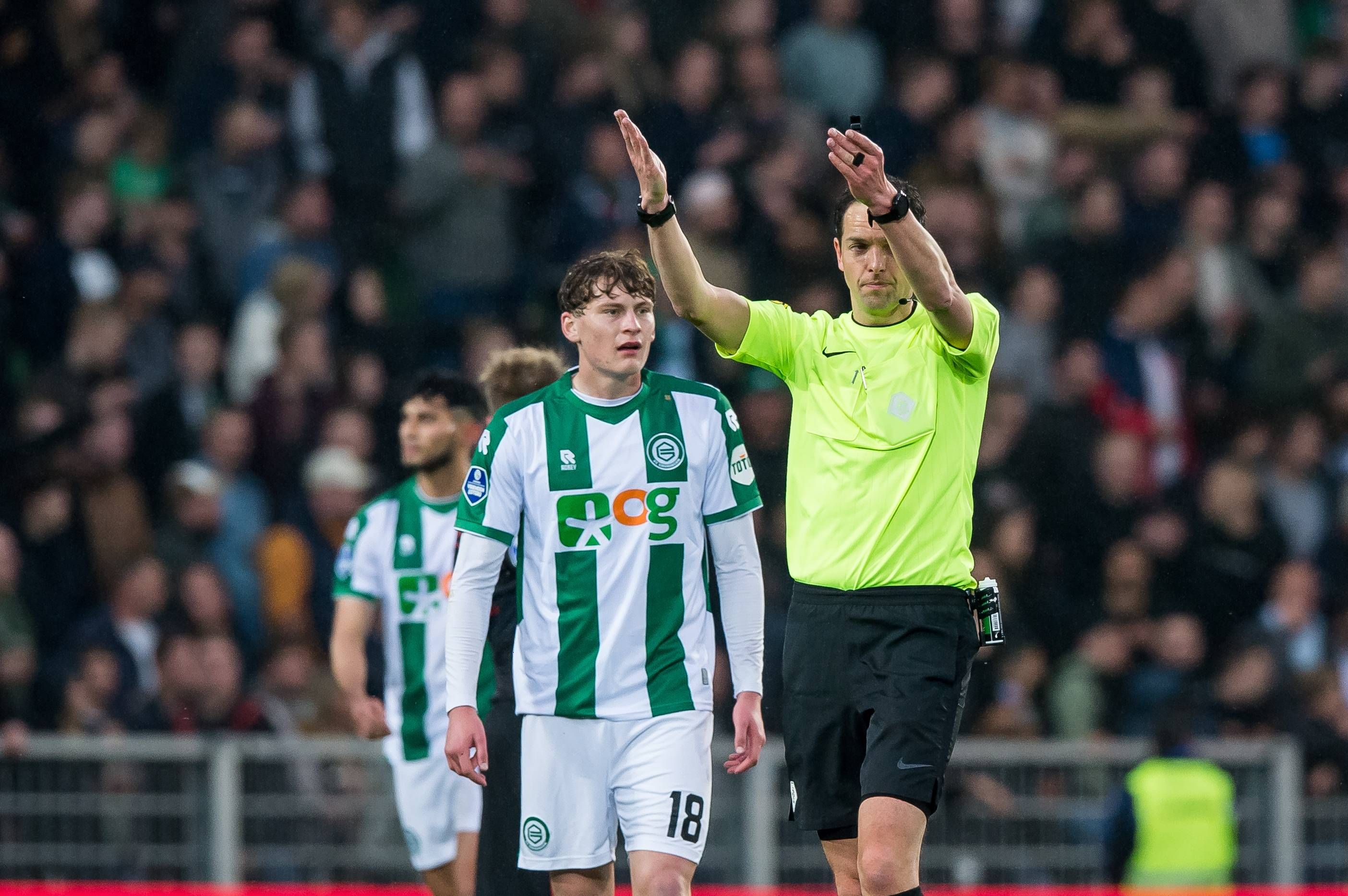 Image - Nach 18 Minuten – Spielabbruch nach Bierbecherwurf in Groningen