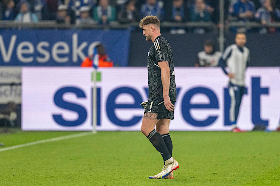 Schalkes Torwart Ralf Fährmann könnte vor Saisonende wieder auf dem Platz stehen.  