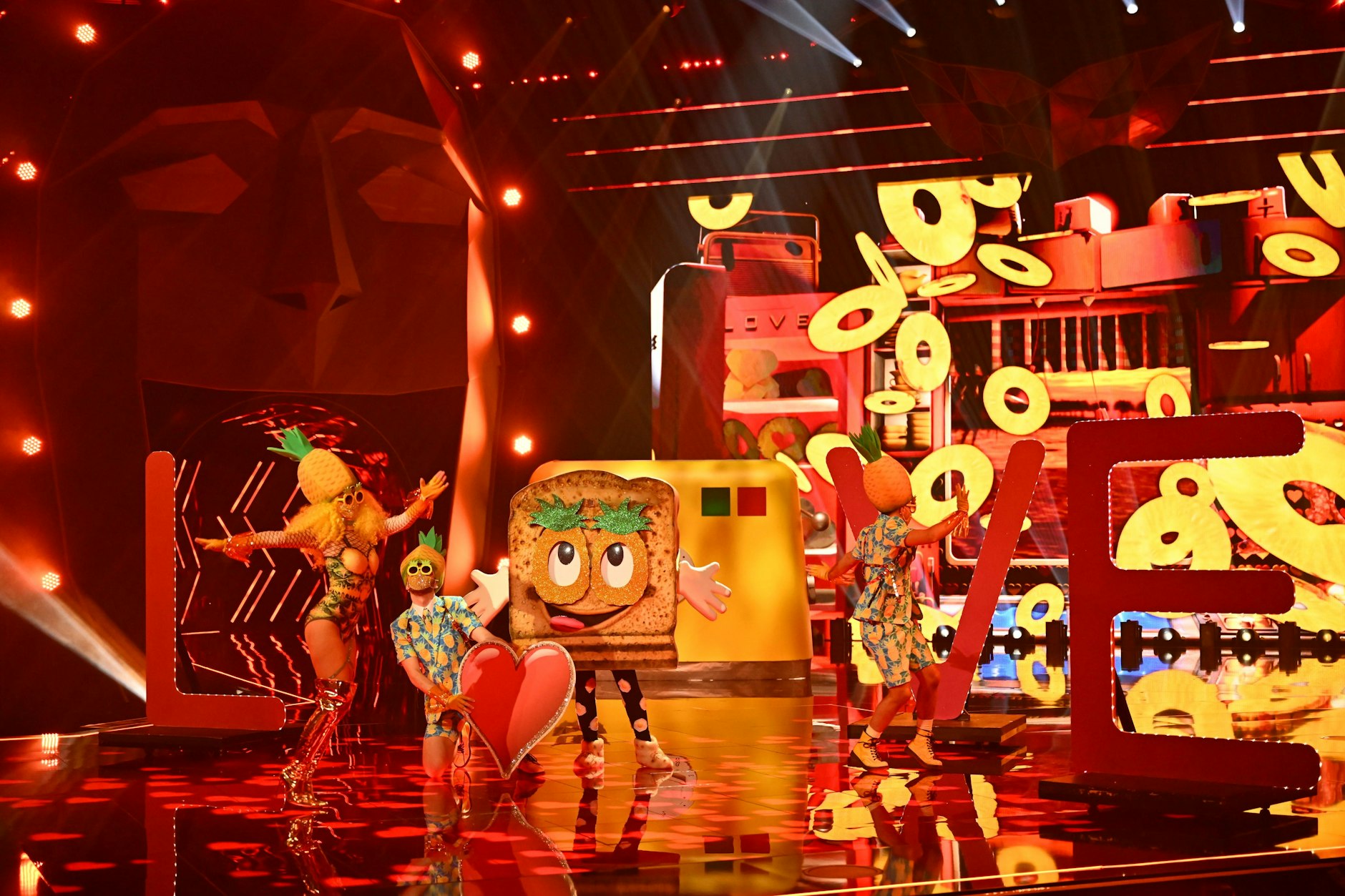 Der Toast verbreitet mit seinen Auftritten bei „The Masked Singer“ viel Freude - sorgt allerdings auch für Verwirrung.