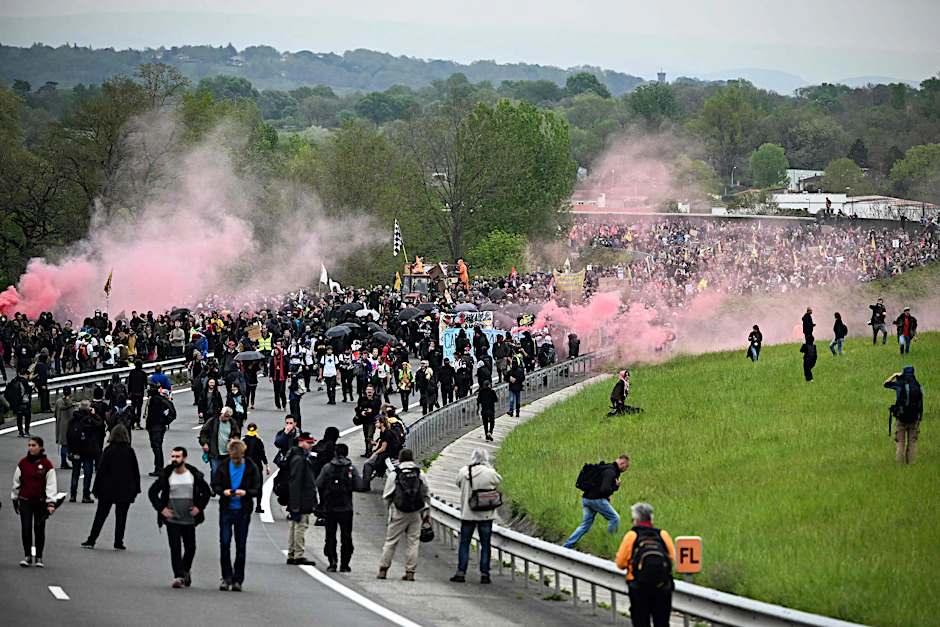 Tausende haben am Samstag gegen den geplanten Bau der neuen A69-Autobahn zwischen Toulouse und Castres demonstriert.