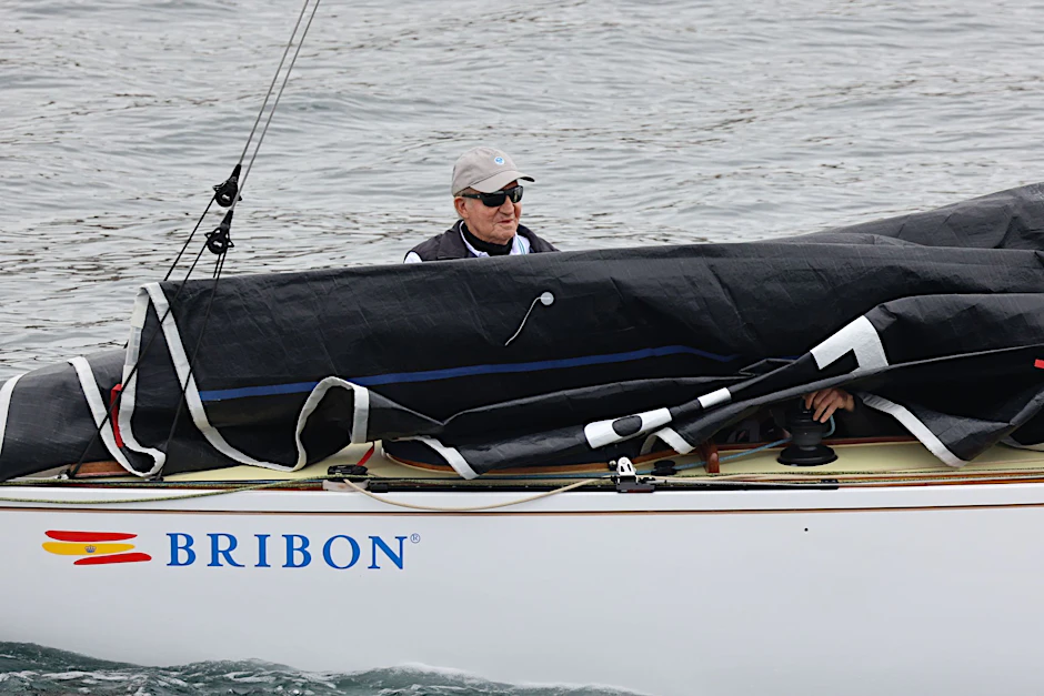 Juan Carlos an Bord des Segelschiffs «El Bribon» im Real Club Nautico de Sansenxo.  