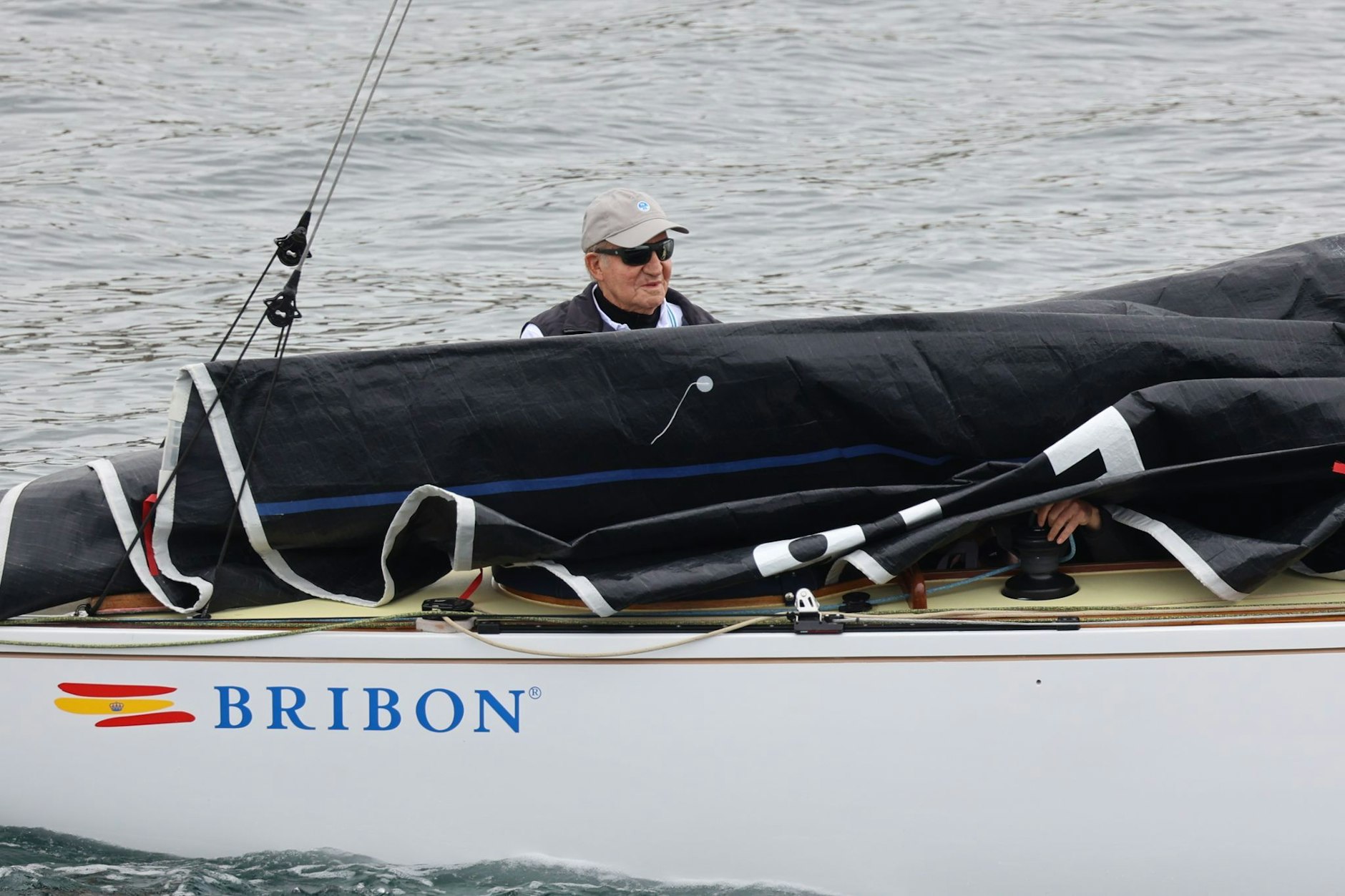 Juan Carlos an Bord des Segelschiffs «El Bribon» im Real Club Nautico de Sansenxo.  