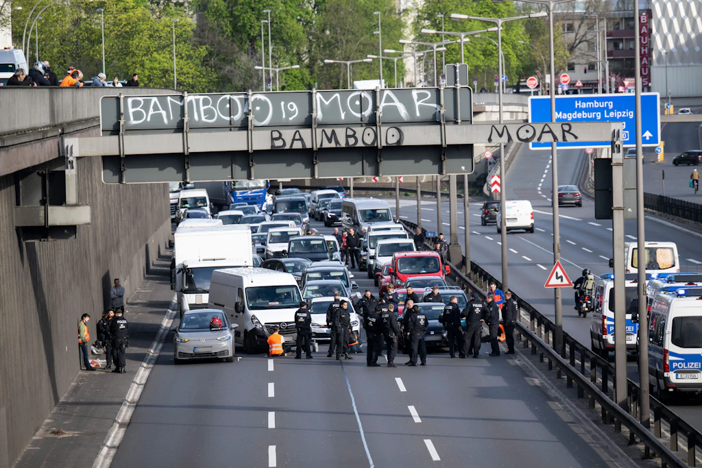 Berlin: Letzte Generation bezichtigt andere der Lüge – und was tut sie selbst?