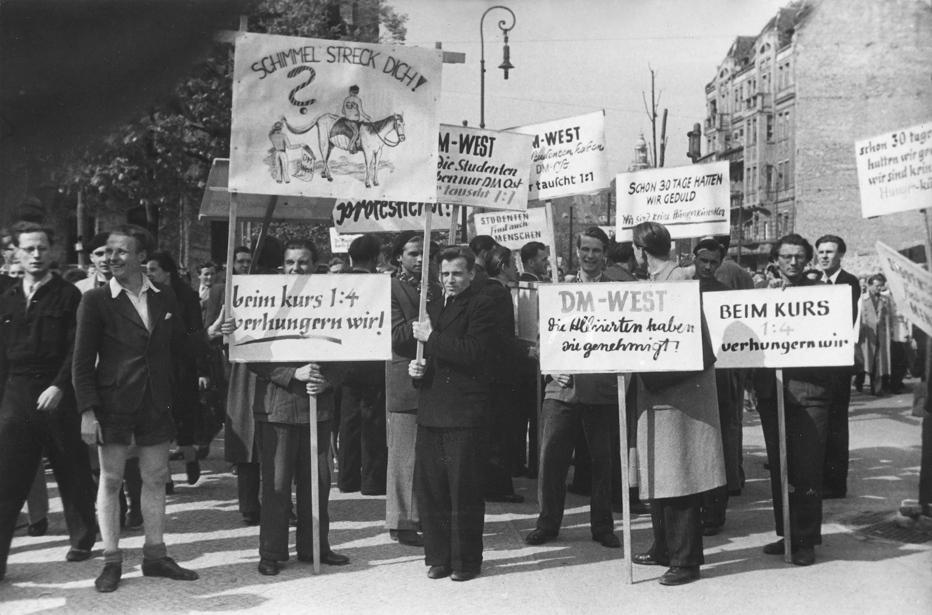 Berlin-Blockade und Berliner Luftbrücke: Die erste Schlacht des Kalten ...