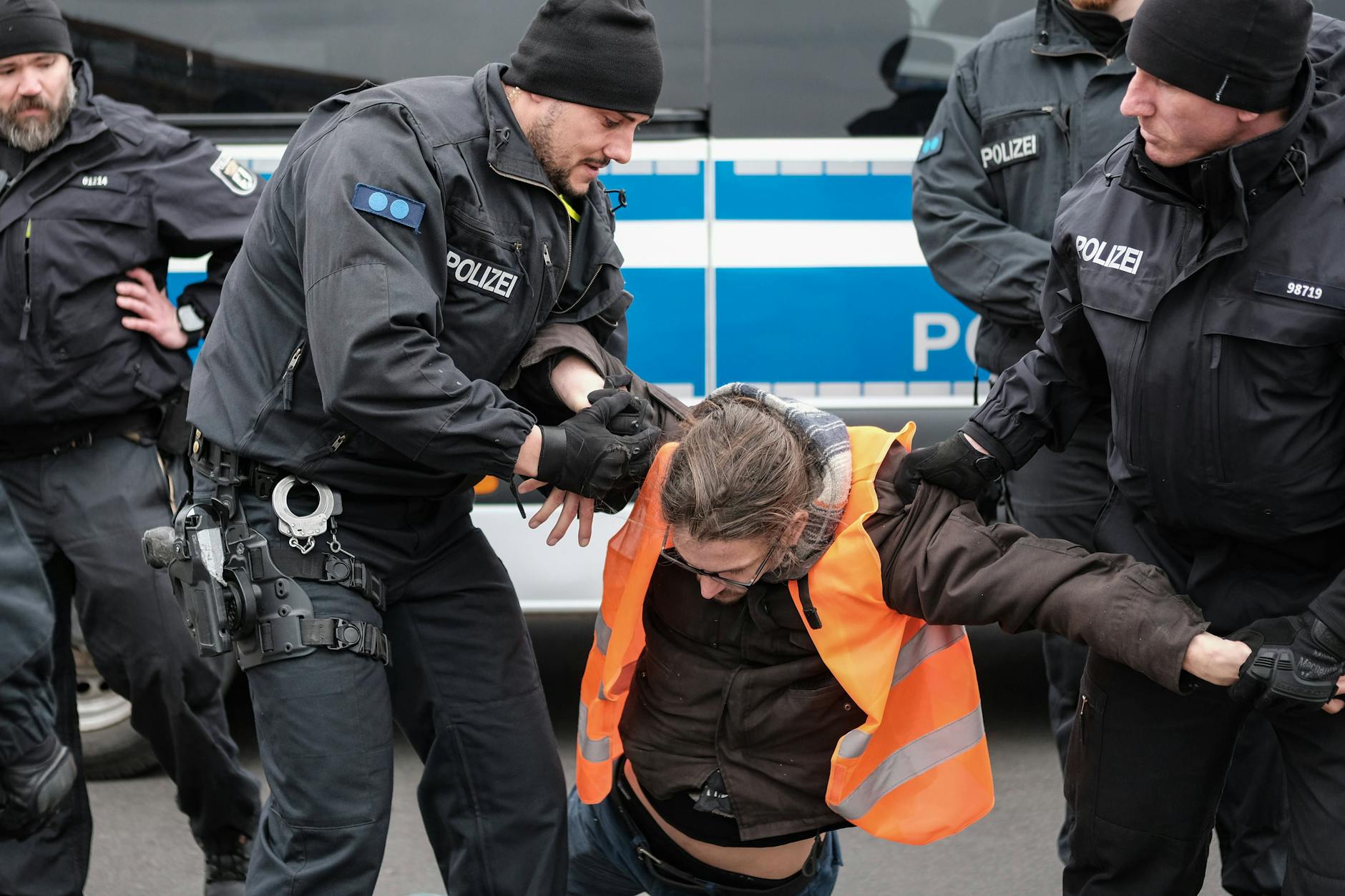 Die Wissenschaftler kritisieren die zunehmende Feindseligkeit gegenüber Klimaaktivisten.