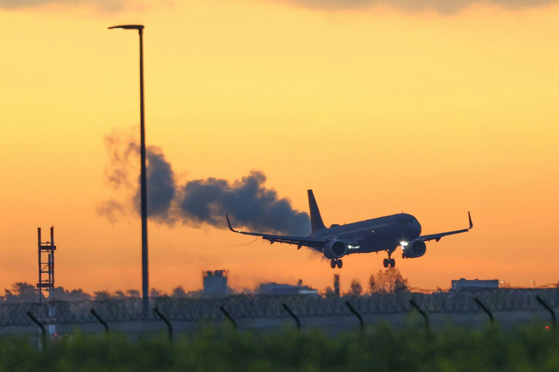 Die erste Militärmaschine der Bundeswehr mit Evakuierten aus dem Sudan ist am Montagmorgen von Jordanien kommend in Berlin gelandet.