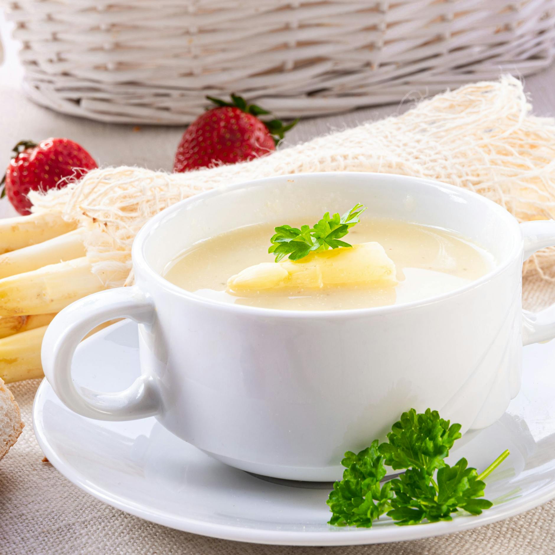 Spargelsuppe aus Schalen: Geniale Küchen-Trick als Resteverwertung