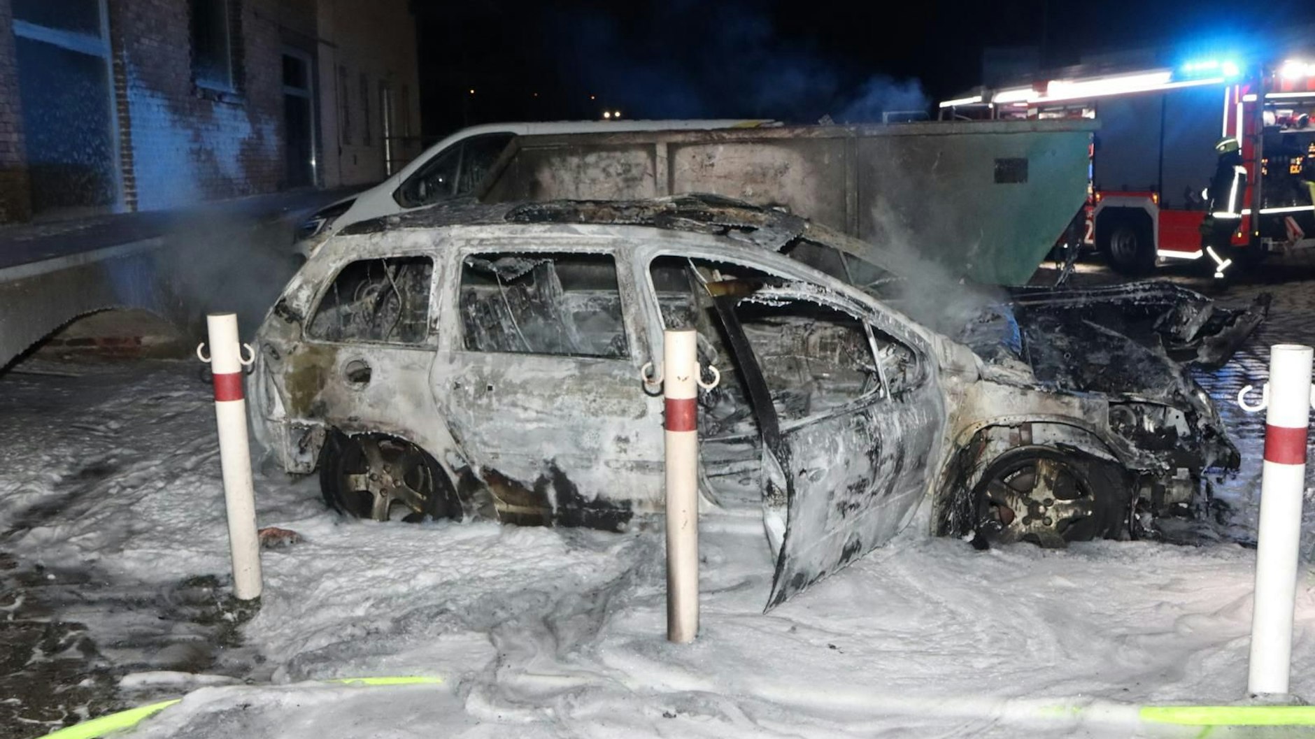 Der Wagen wurde völlig zerstört.