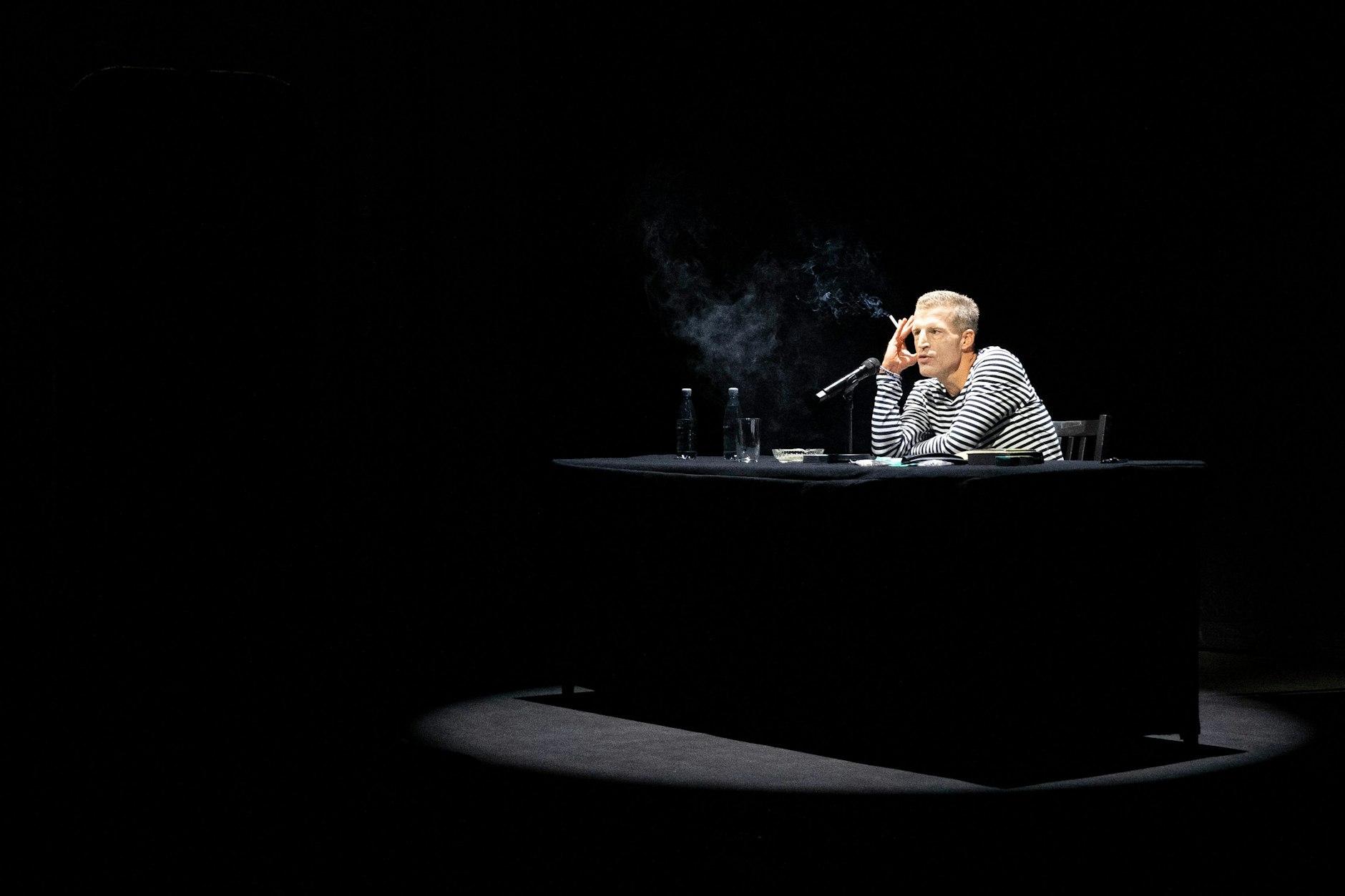 Schon wieder über zwei Wochen her: Der Autor Benjamin von Stuckrad-Barre bei der Buchpremiere im Berliner Ensemble.&nbsp;