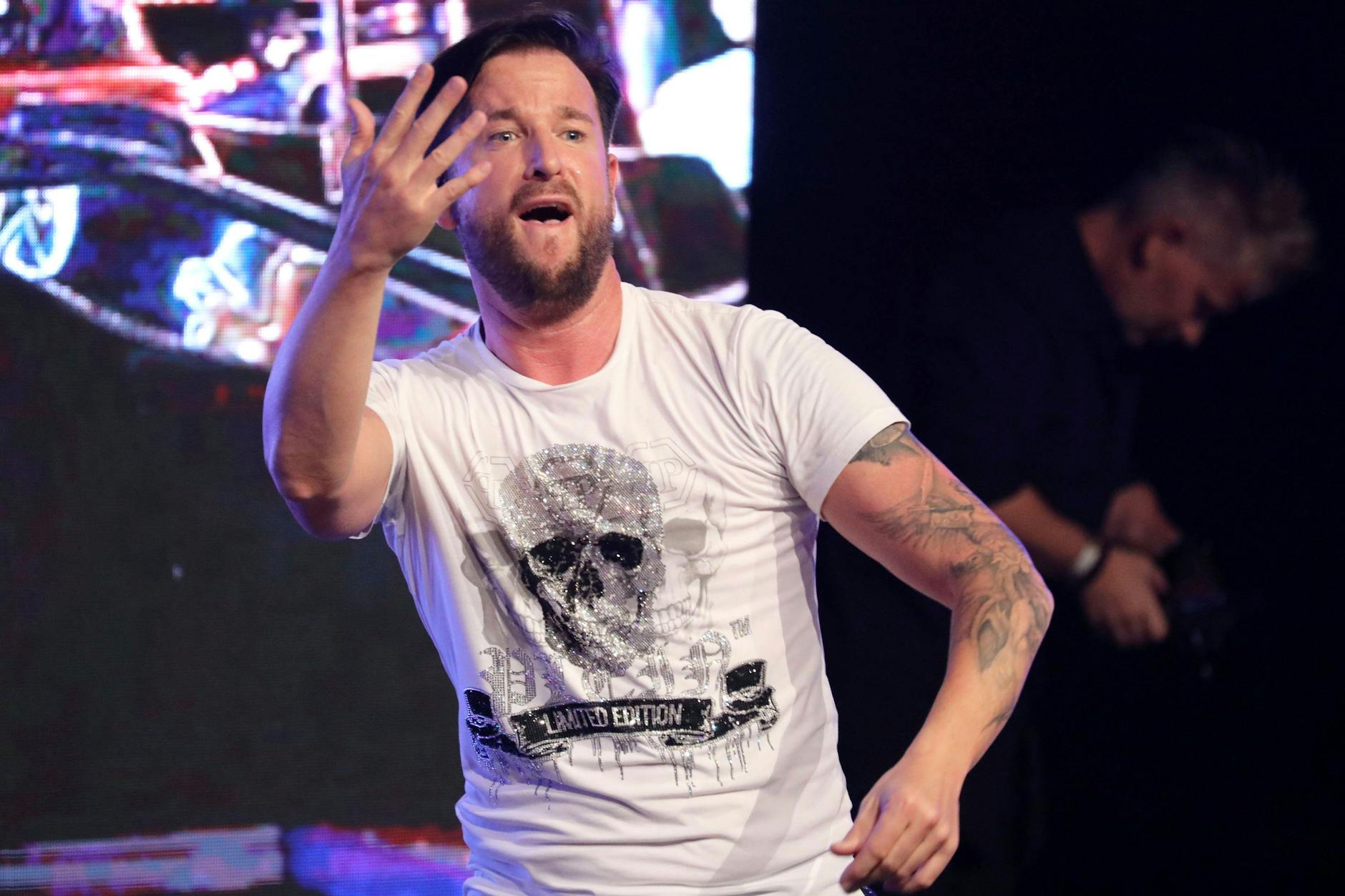 Michael Wendler widmet sich Verschwörungsmythen, andere stauben seine Songs ab.