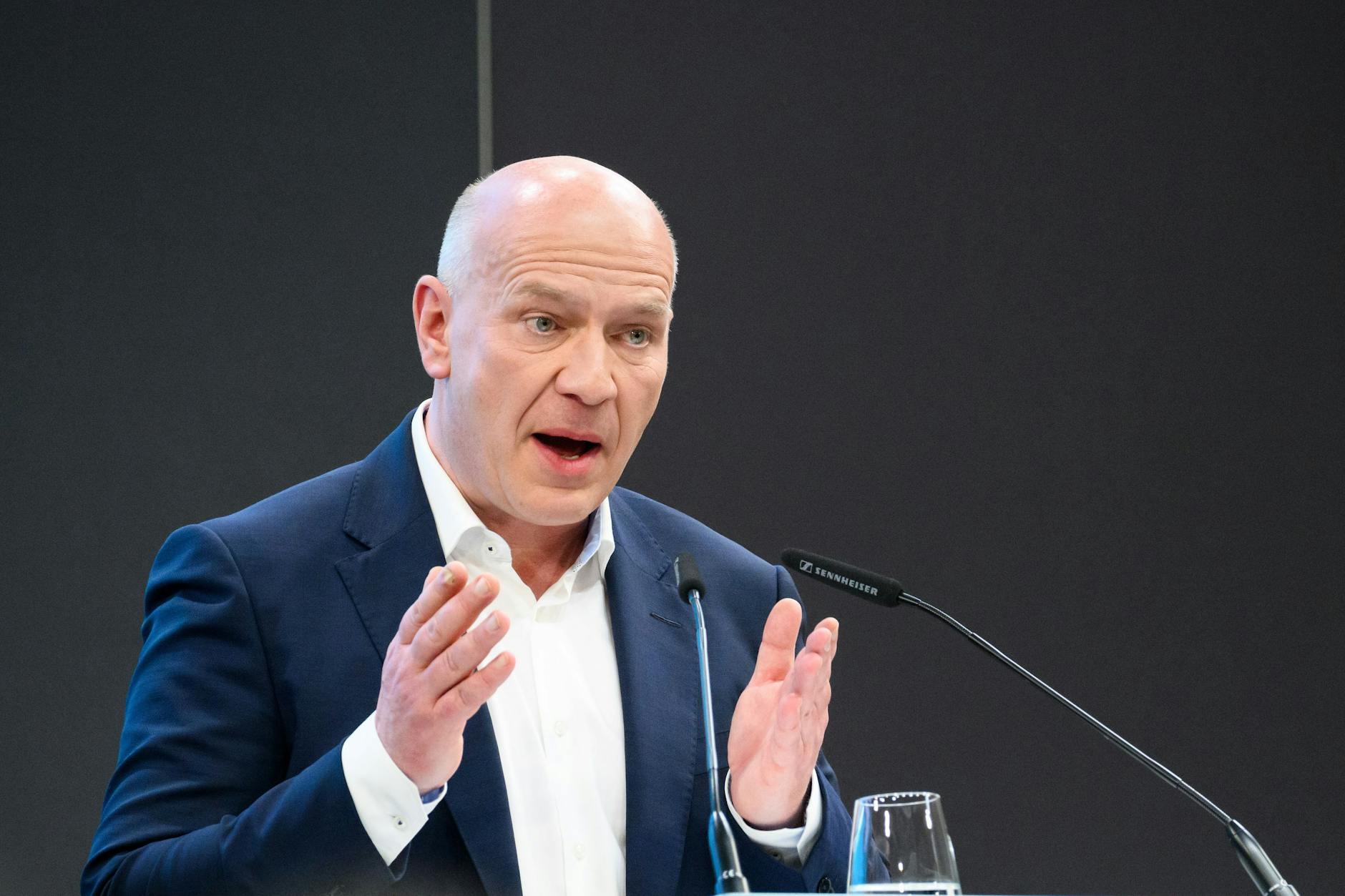 Kai Wegner, designierter Regierender Bürgermeister von Berlin, spricht beim Landesparteitag der Berliner CDU.