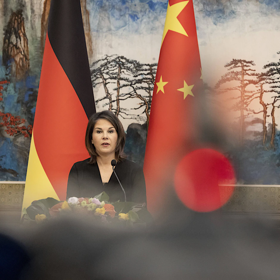 Annalena Baerbock (Bündnis 90/Die Grünen) während einer Pressekonferenz mit dem chinesischen Außenminister Gang.