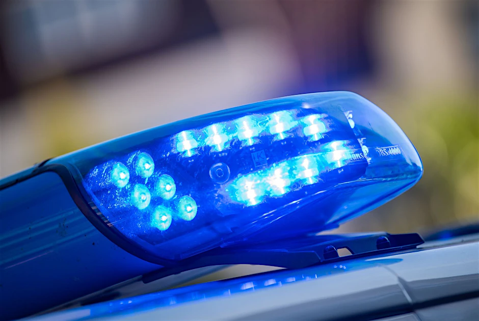 ARCHIV - Die Polizei will nach einem Video eines Einsatzes bei einem Klimaprotest nun die betroffenen Polizisten befragen.  