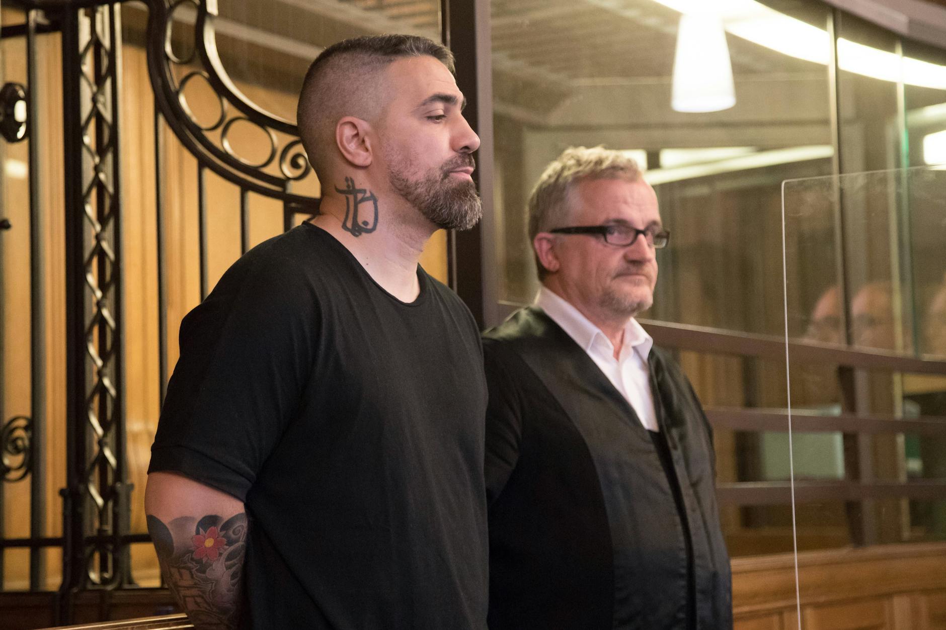 Rapper Bushido mit seinem Anwalt Steffen Tzschoppe