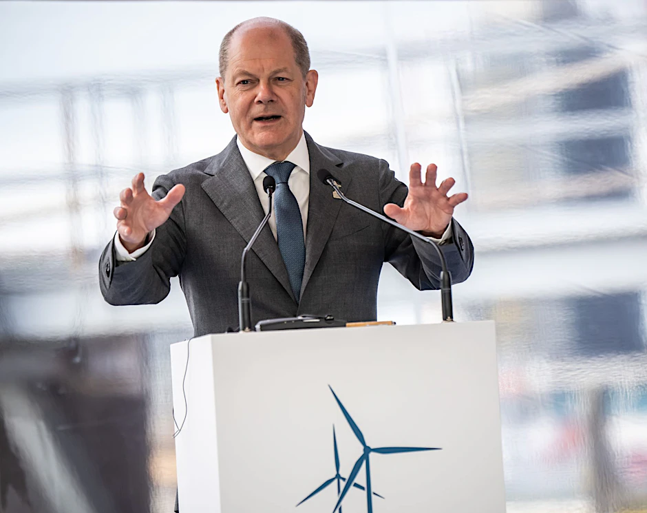 Bundeskanzler Olaf Scholz spricht beim Nordseegipfel in Ostende.  