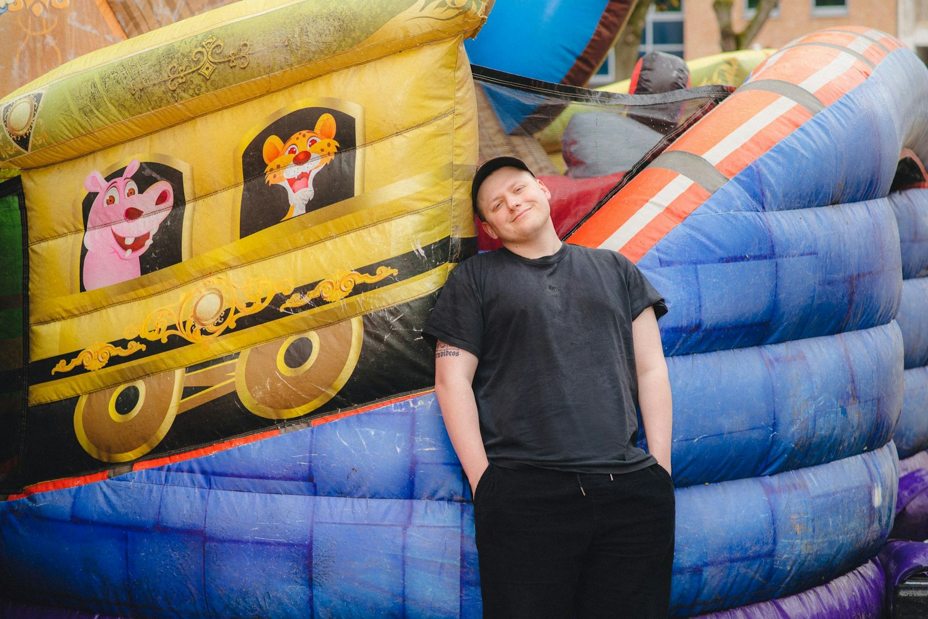 Hat ein Herz für putzige Tiere: Sebastian Hotz alias El Hotzo