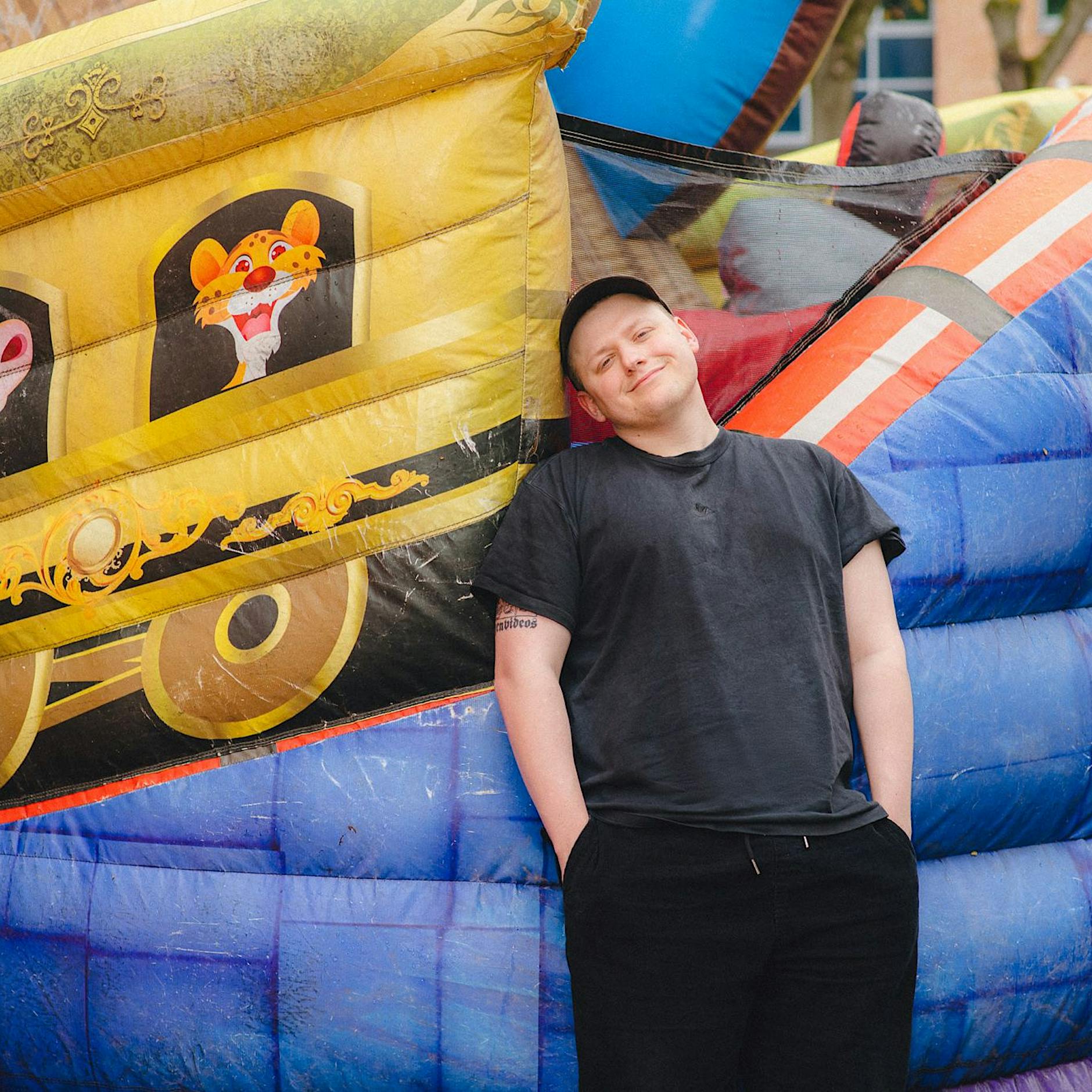 El Hotzo und sein Debütroman „Mindset“: Über die Putzigkeit schmieriger Typen