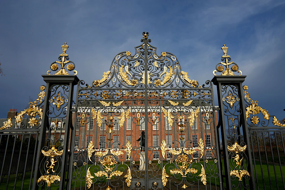 Goldumranktes Gitter: In Kensington Palace haben sich schon einige royale Dramen abgespielt.