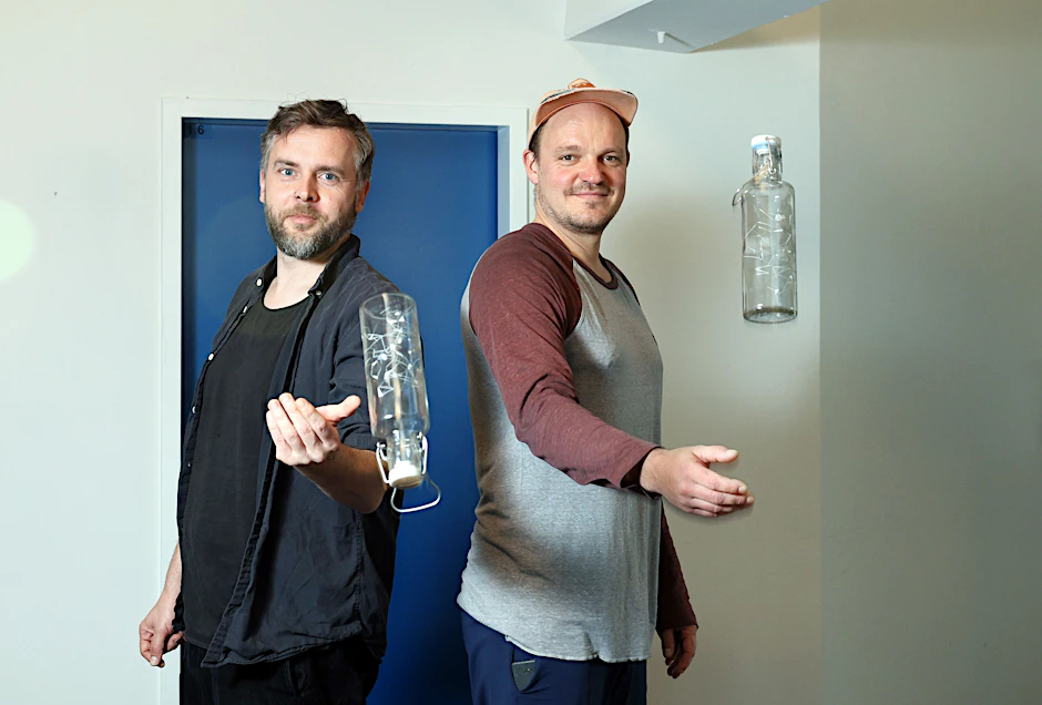 Das Berliner Unternehmen Soulbottles will Trinkflaschen aus bruchsicherem Glas auf den Markt bringen.&nbsp; Steve Köhler und Julian Offermann sind zwei der Köpfe des Unternehmens.