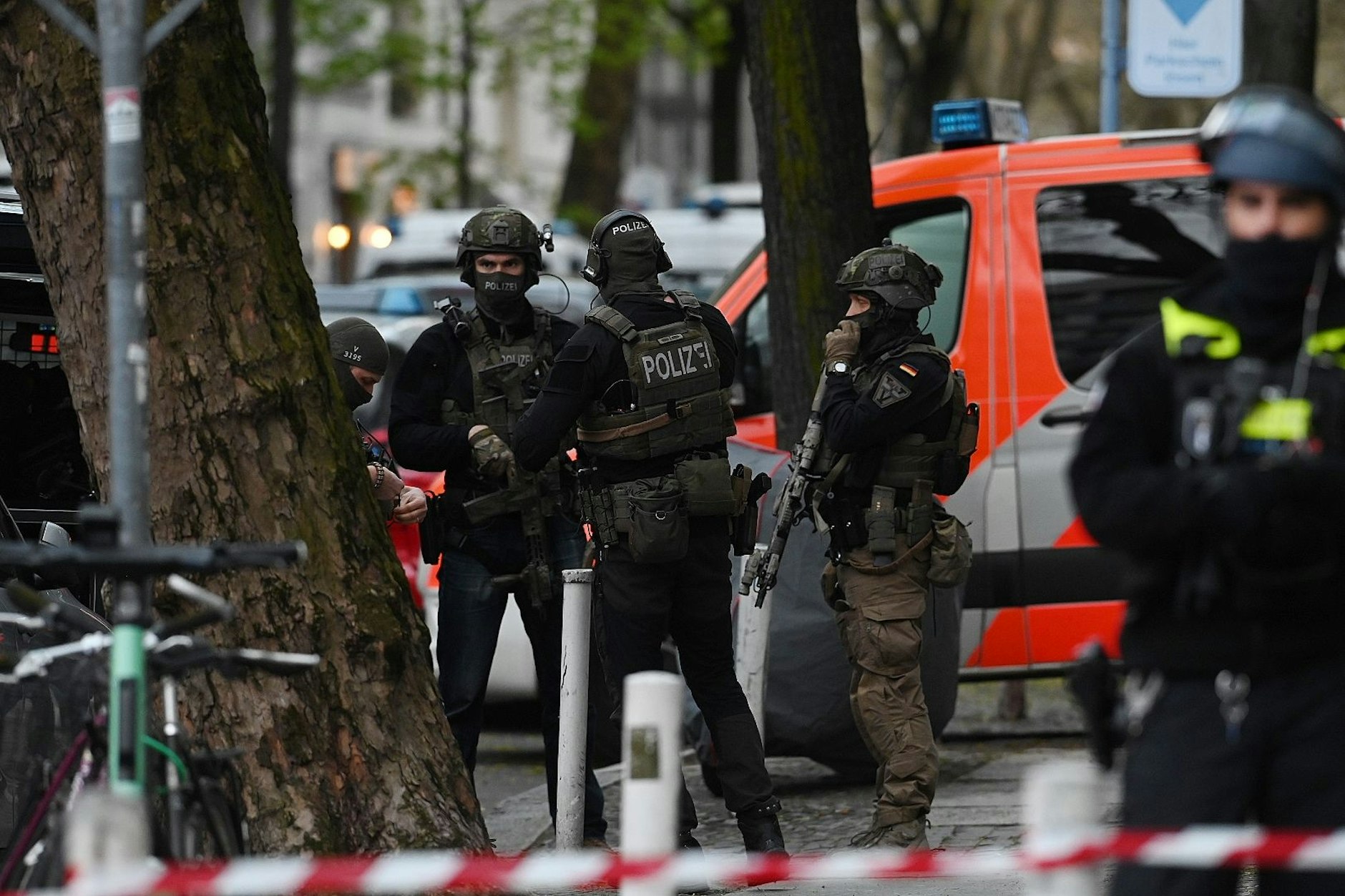 Das SEK war am Montagabend mit etlichen Beamten im Einsatz.