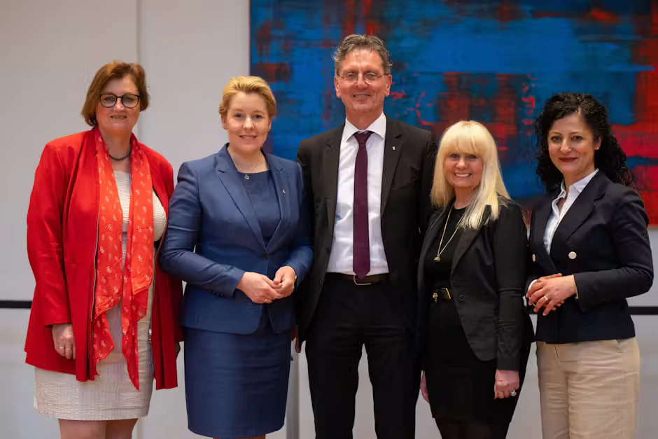 Alles geht: Ina Czyborra, Franziska Giffey, Christian Gaebler, Iris Spranger und Cansel Kiziltepe (von links).
