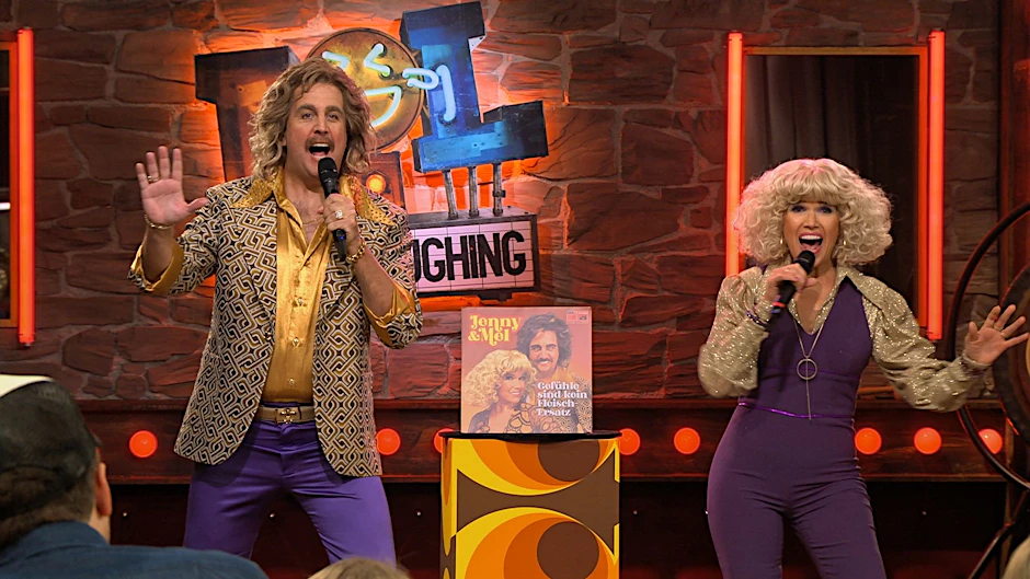Anke Engelke und Bastian Pastewka traten als Schlager-Paar Jenny &amp; Mel bei „LOL – Last One Laughing“ auf.