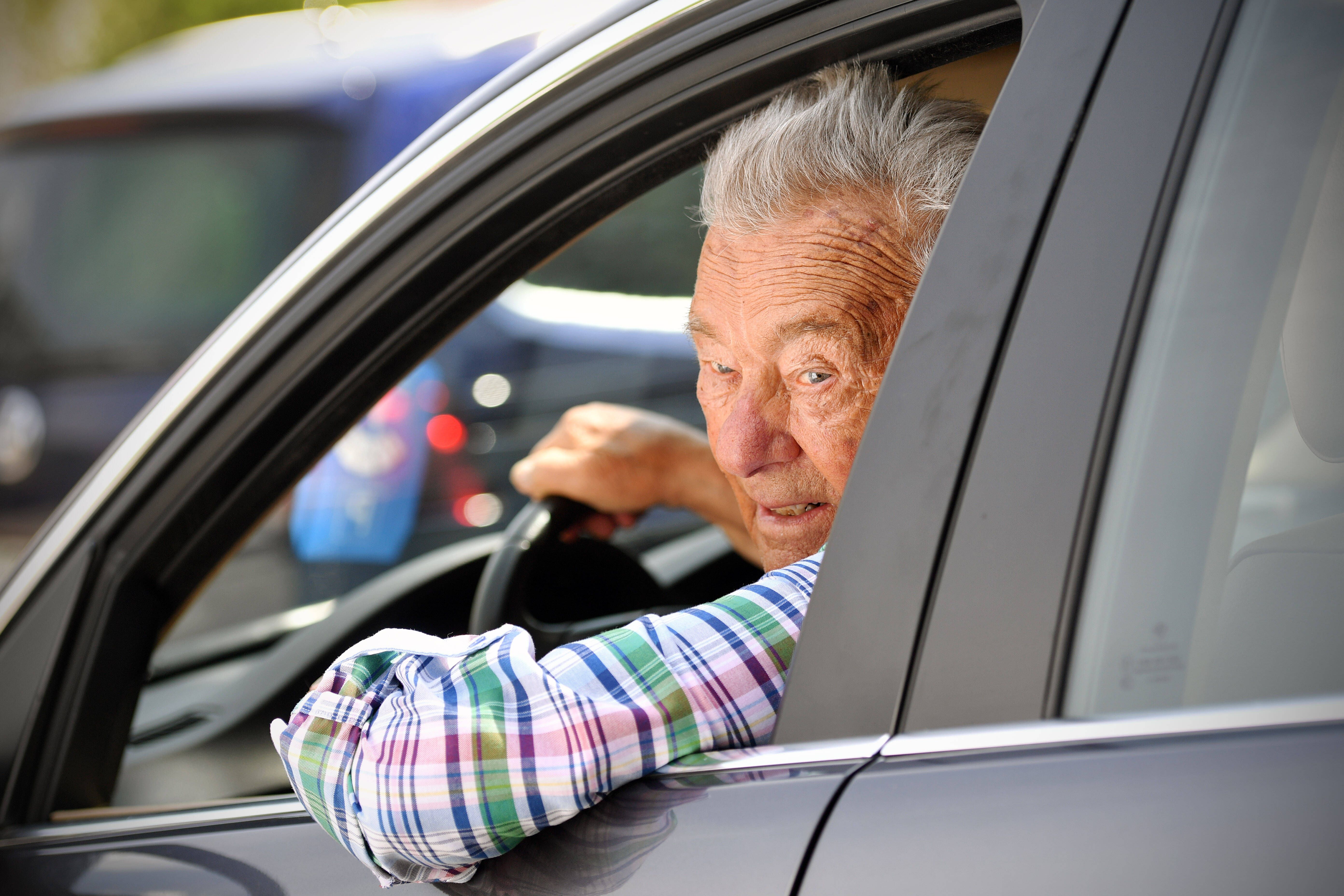 Wie bringe ich meinen alten Eltern bei, dass sie es alleine nicht mehr schaffen?