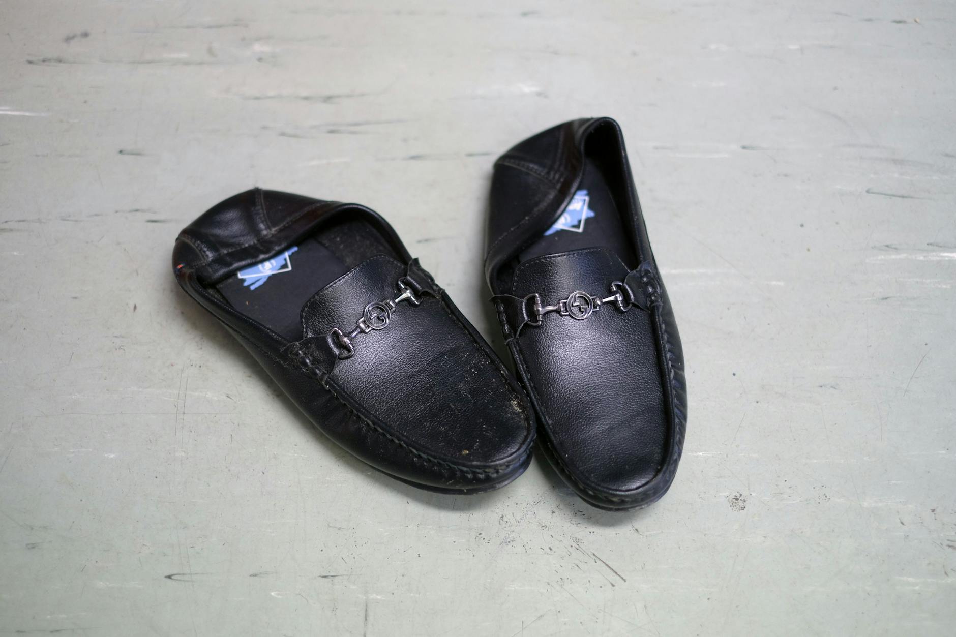 Im Warteraum zur Vernehmung in der Dienststelle der Bundespolizei.