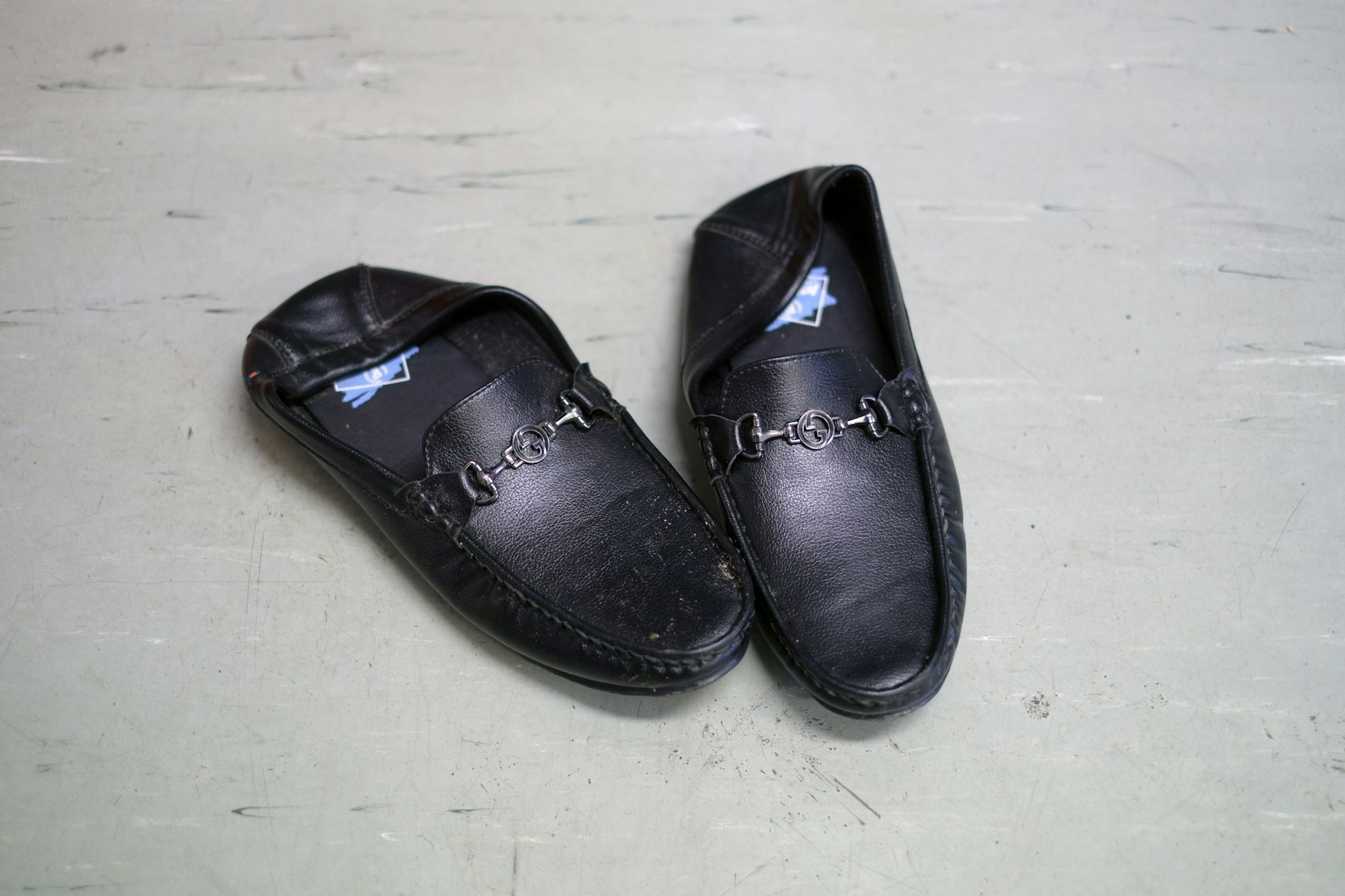 Im Warteraum zur Vernehmung in der Dienststelle der Bundespolizei.