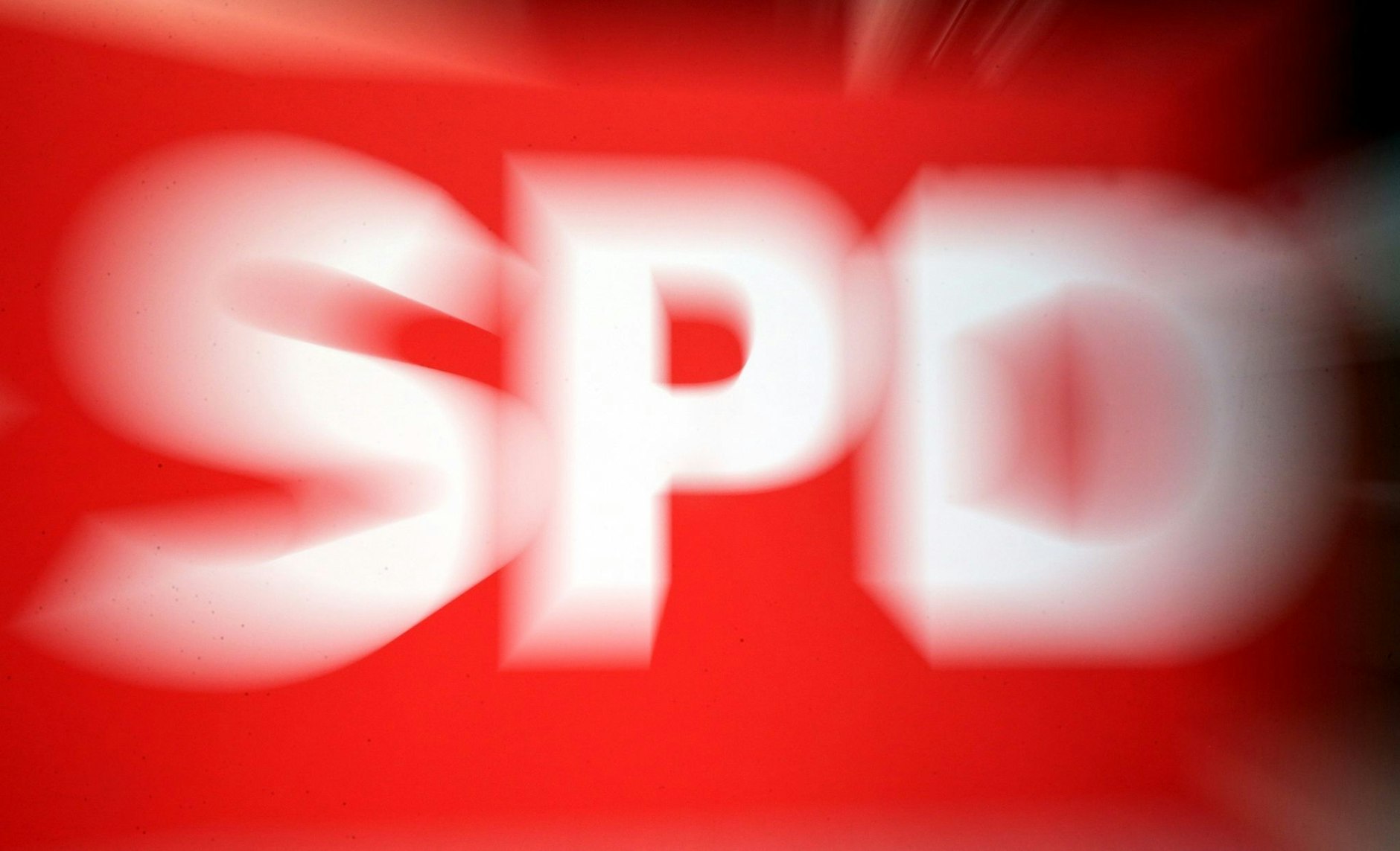 ARCHIV - Das Logo der SPD in der Parteizentrale in Berlin.