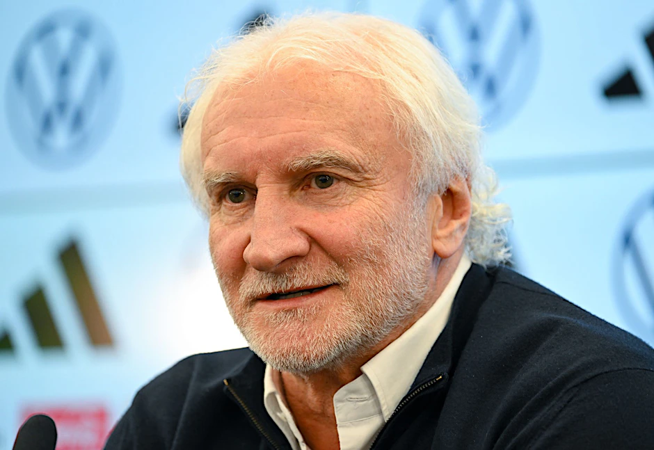 ARCHIV - Ist Teil des neuen Fußballbeirats der UEFA: DFB-Sportdirektor Rudi Völler.  