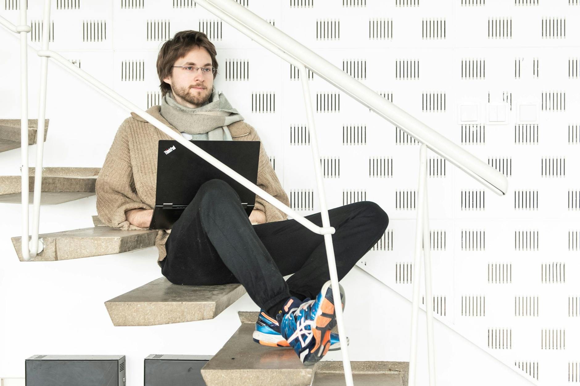 Felix Niemeyer studiert an der TU Berlin. Er hat einen Telegrambot als Mediator programmiert, ChatGPT liefert das Sprachmodell.